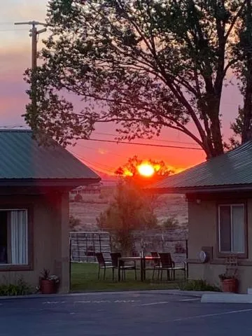 Sunset in Lamplighter Lodge