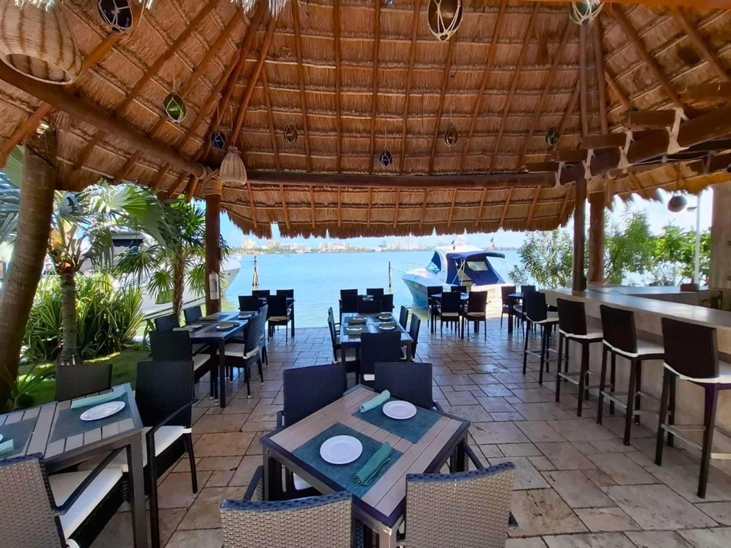 Restaurant/places to eat in Sina Suites Cancun - Adults Only