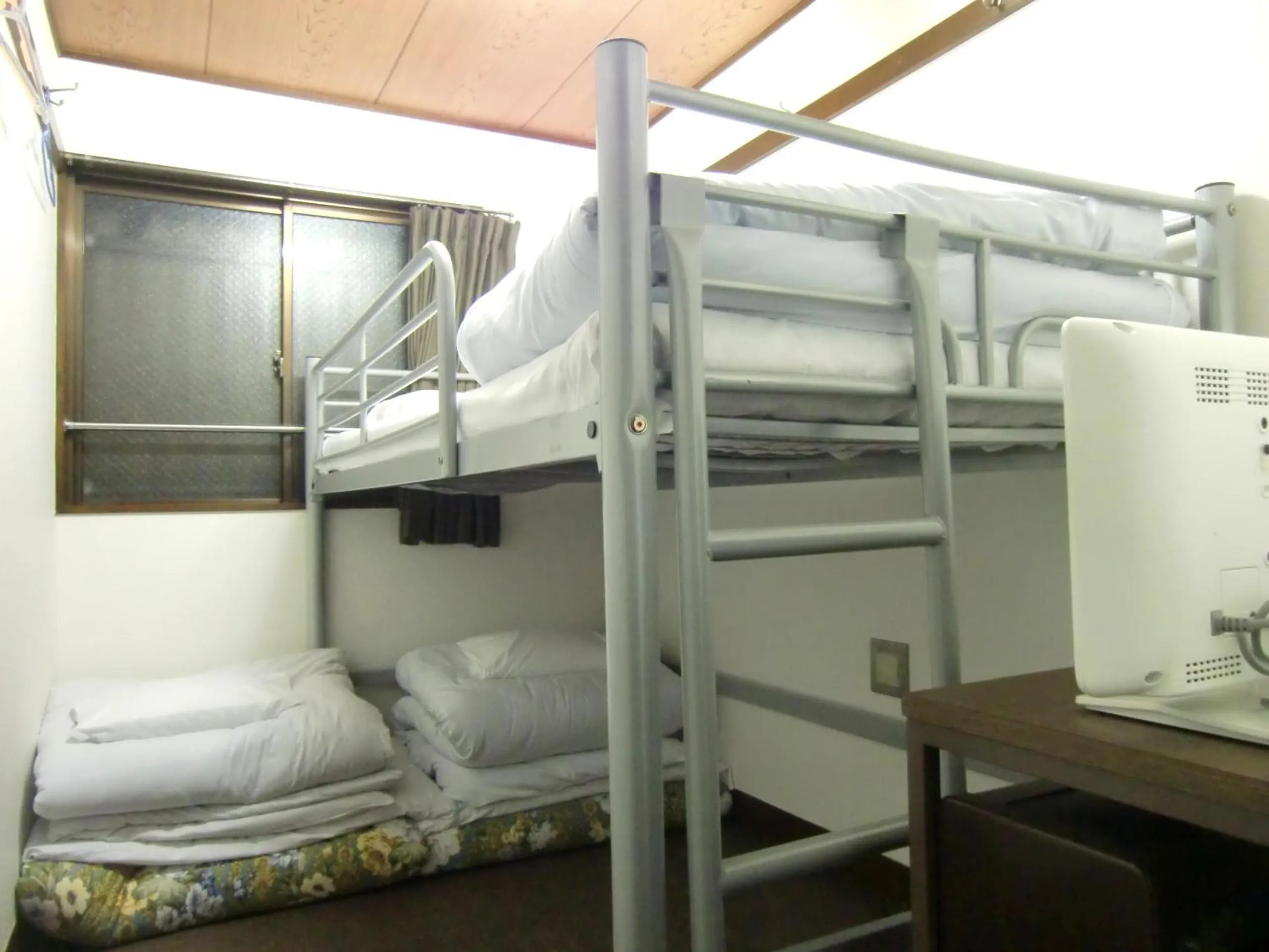 bunk bed in Economy Hotel Hoteiya
