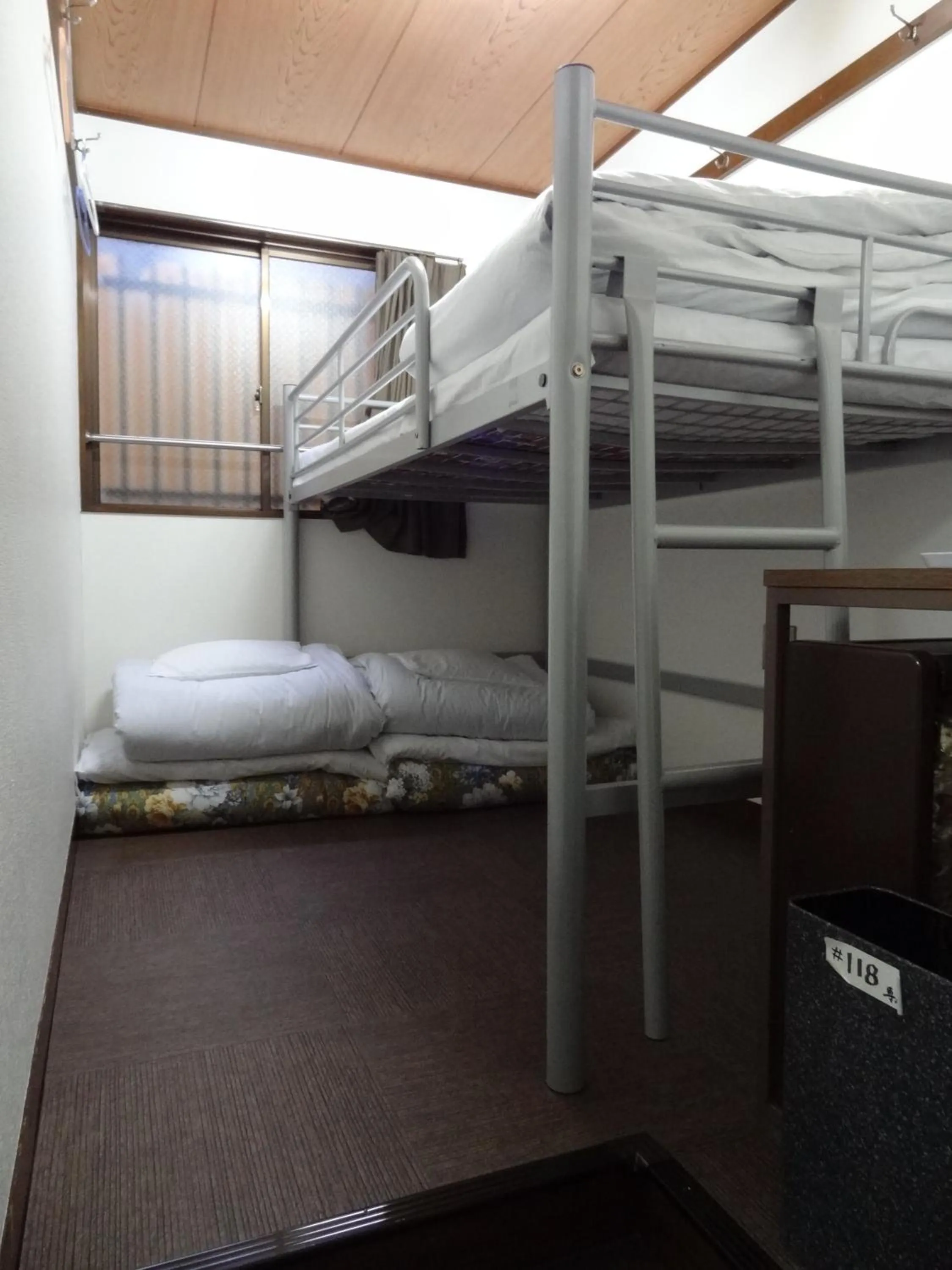 bunk bed in Economy Hotel Hoteiya