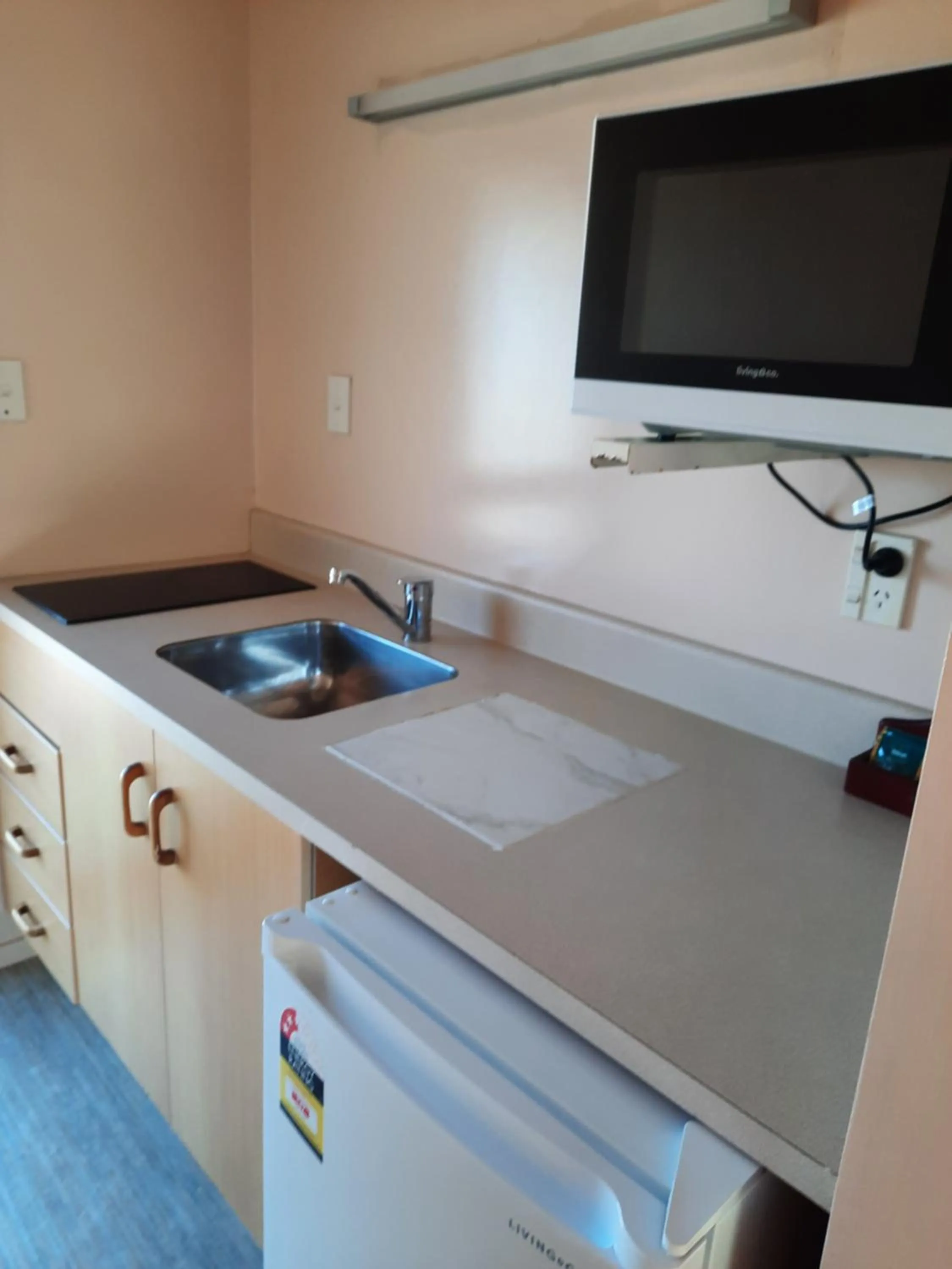 Kitchen or kitchenette in Alfa Boutique Motel
