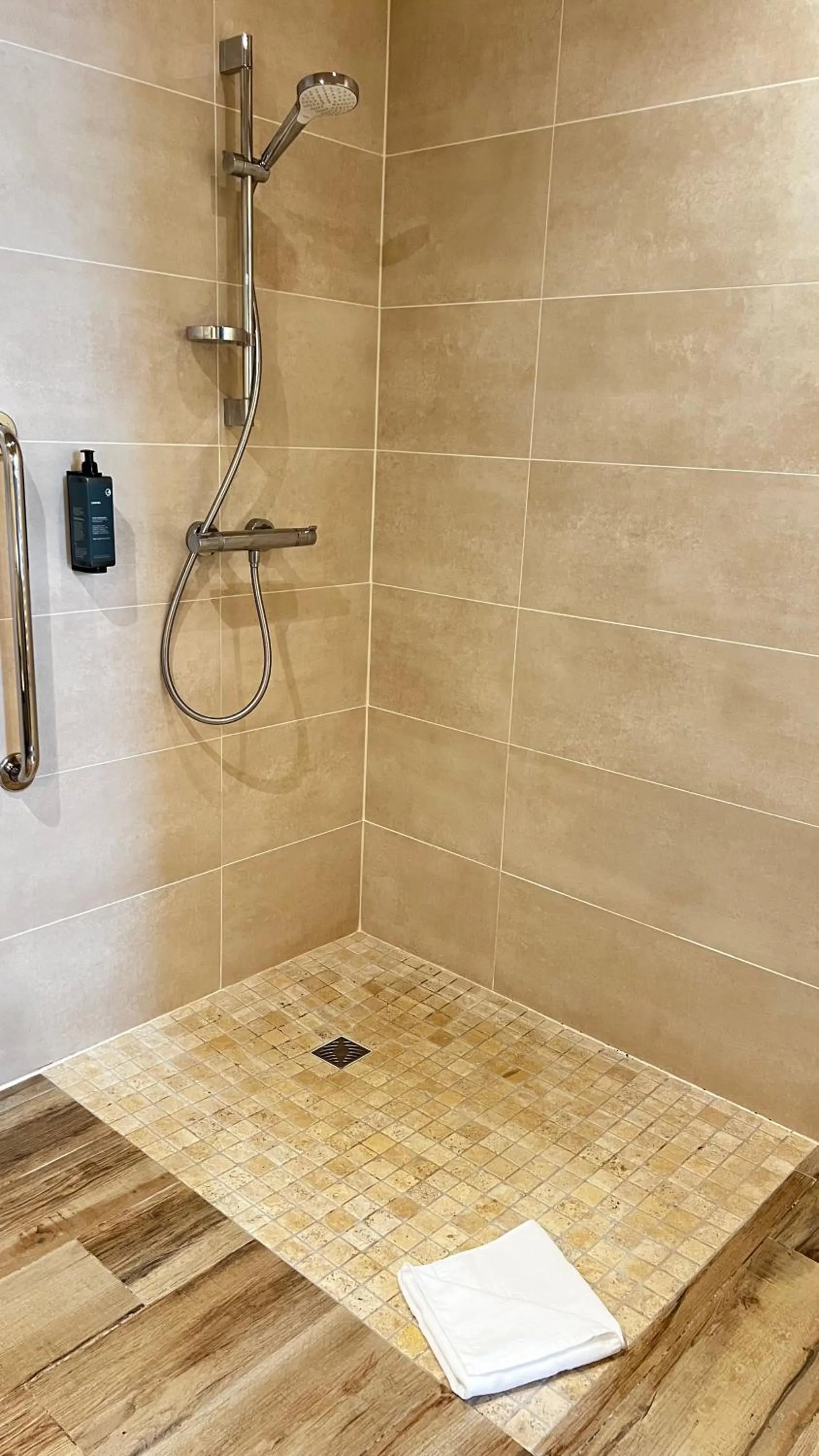 Shower in Hôtel OYAT Ile de Ré - ex Escale