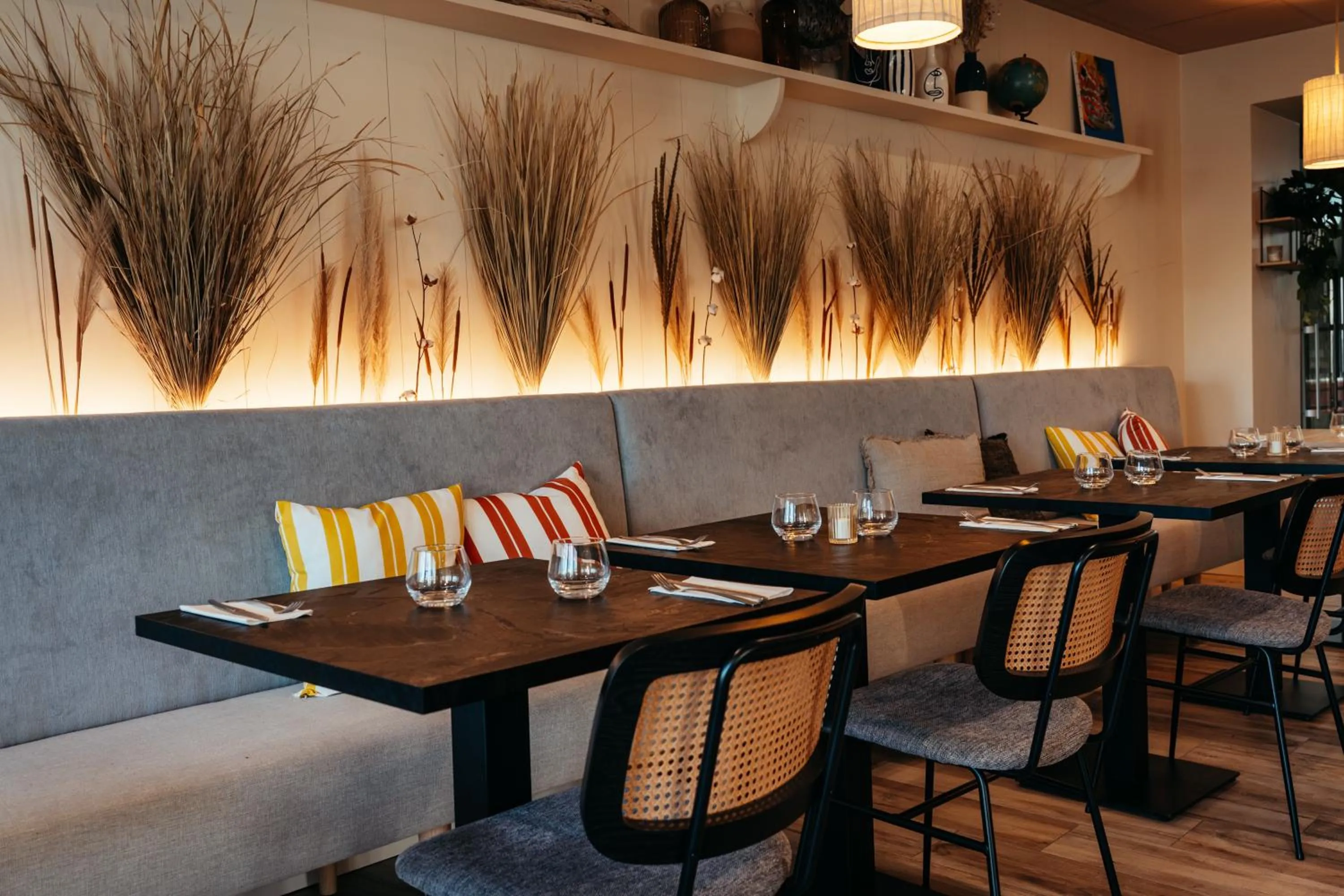 Restaurant/places to eat in Hôtel OYAT Ile de Ré - ex Escale