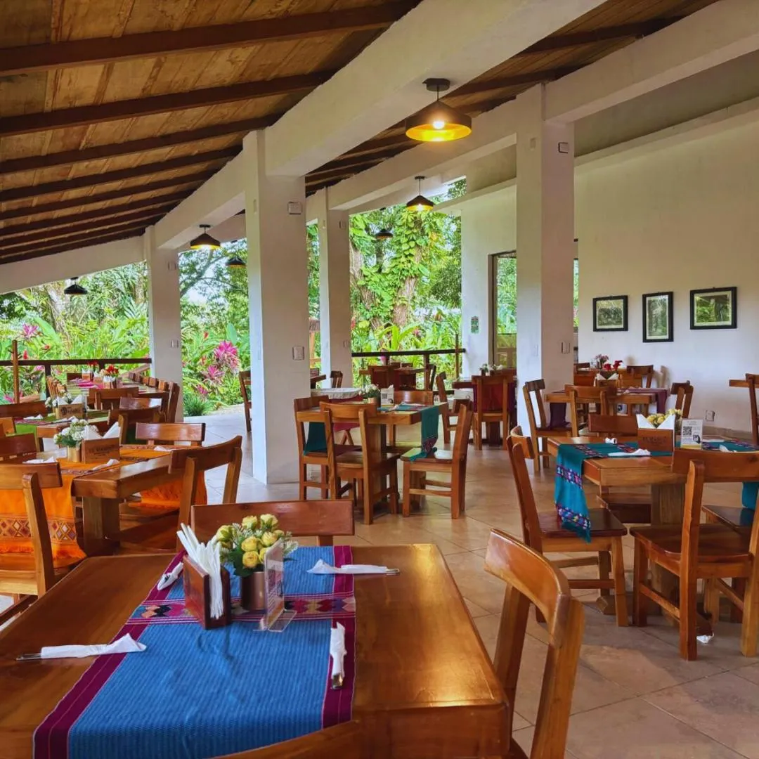 Restaurant/places to eat in Hotel La Aldea del Halach Huinic