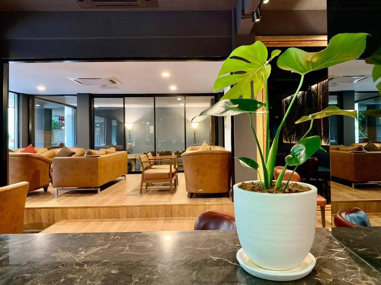 Restaurant/places to eat in The Bedrooms Boutique Hotel Bangkok