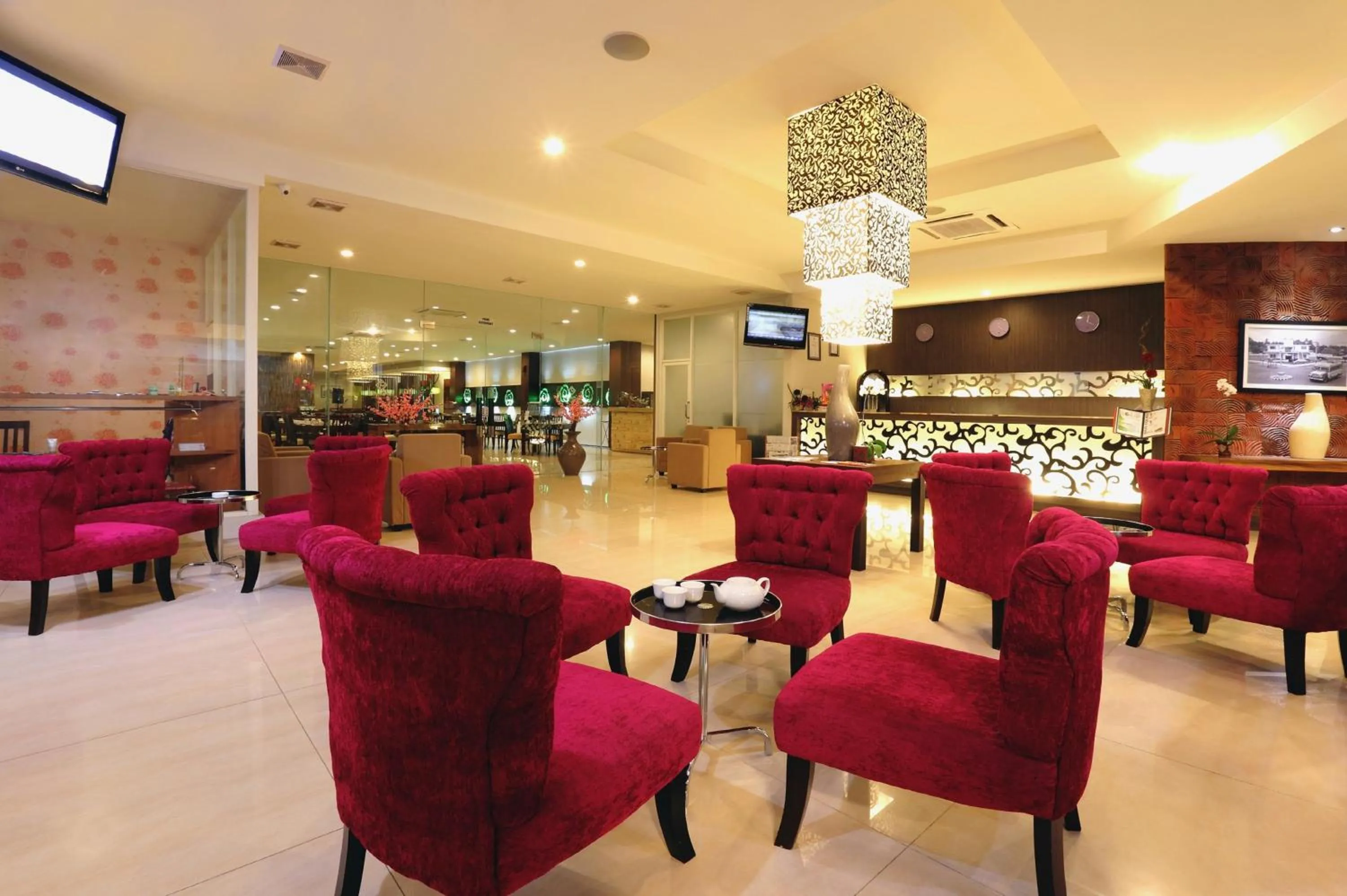 Lobby or reception in Lombok Plaza Hotel and Convention