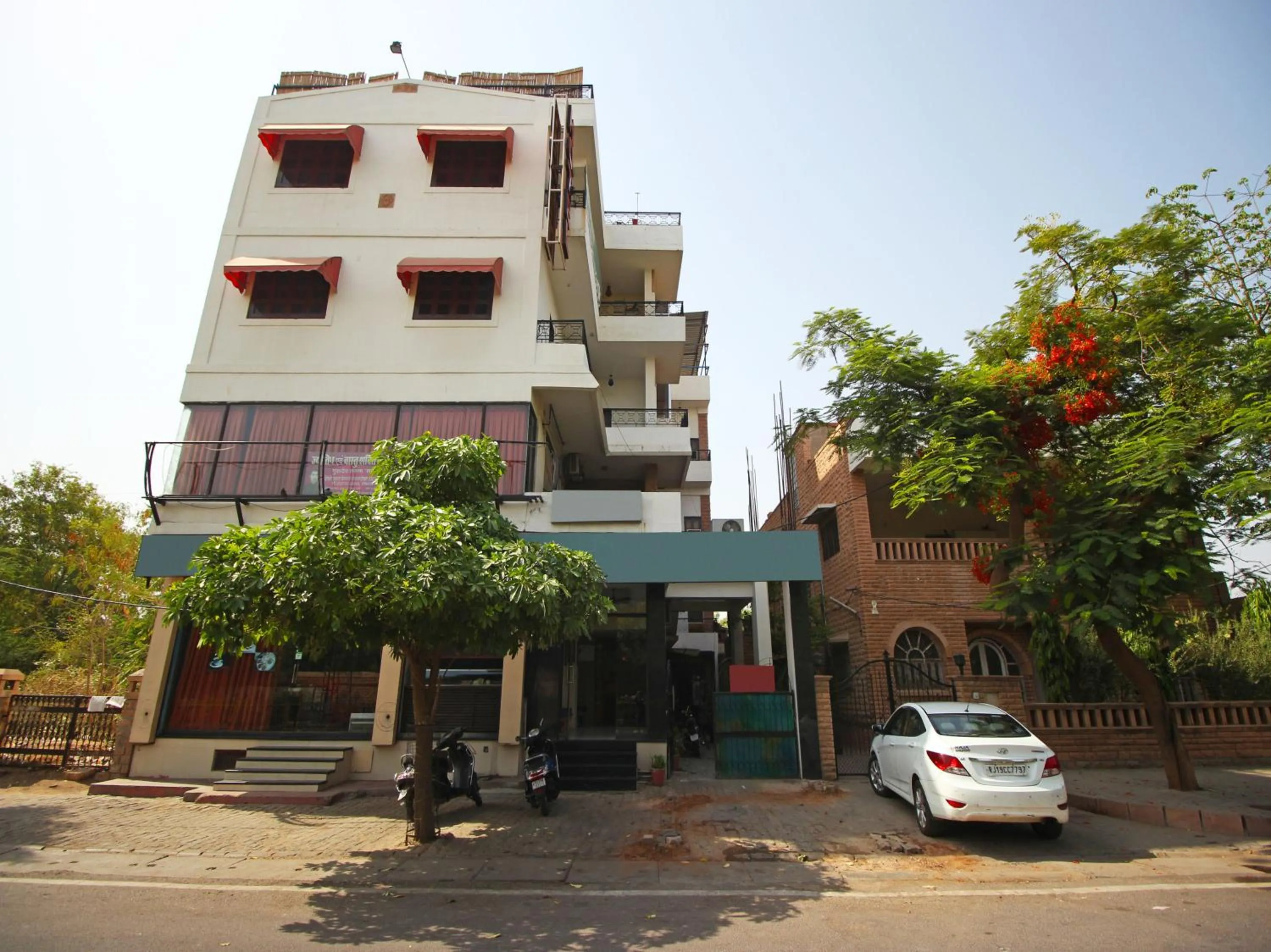 Facade/entrance in Hotel Ajit Mansion
