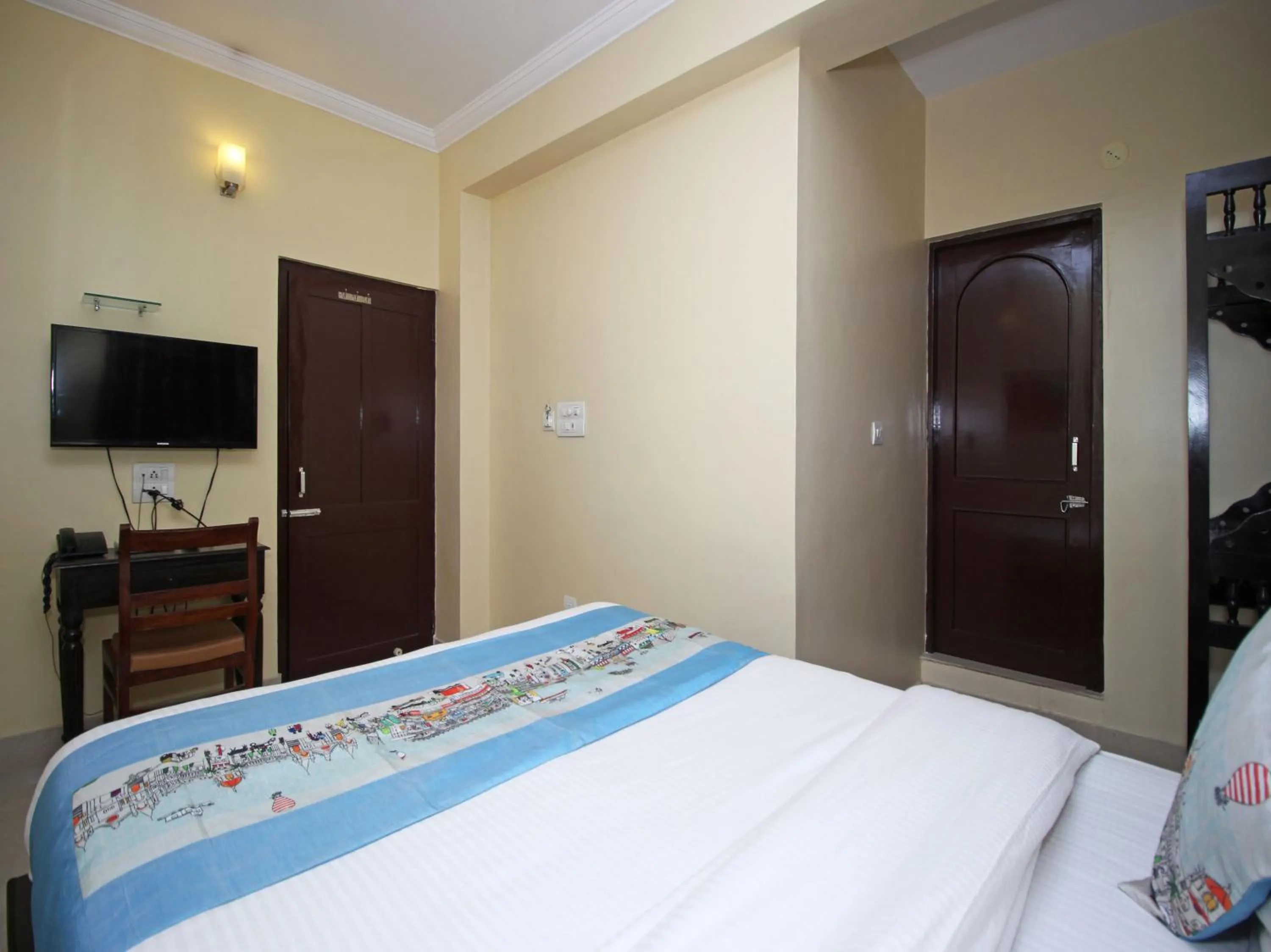 Bedroom, Bed in Hotel Ajit Mansion