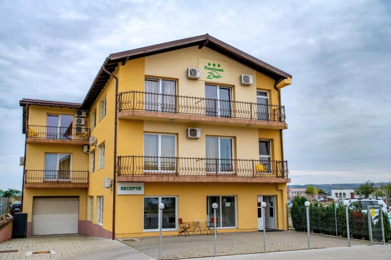 Facade/entrance in Pensiunea Zbor