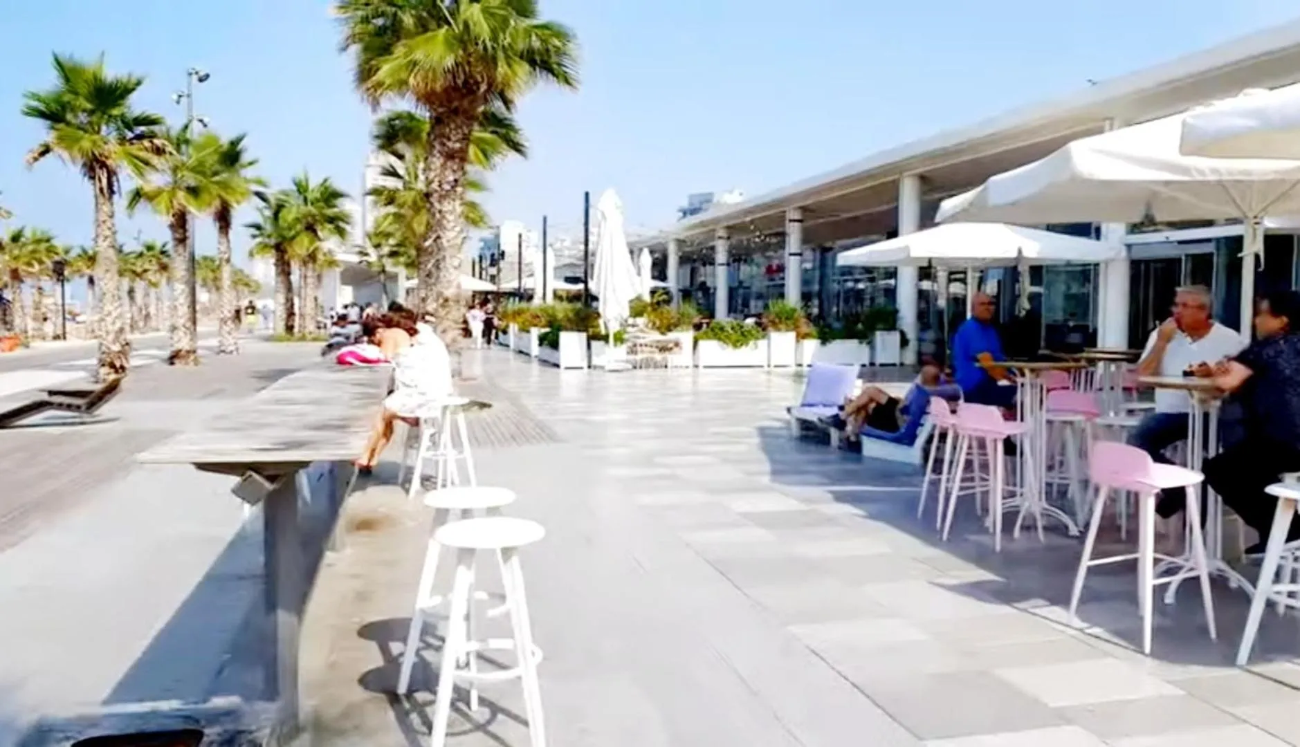 Restaurant/places to eat in Apart Hotel TLV/Bat Yam Beach Front 1207