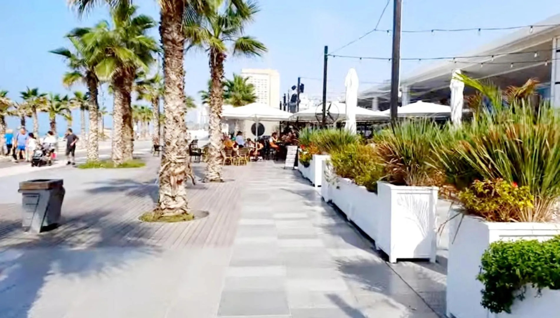Restaurant/places to eat in Apart Hotel TLV/Bat Yam Beach Front 1207
