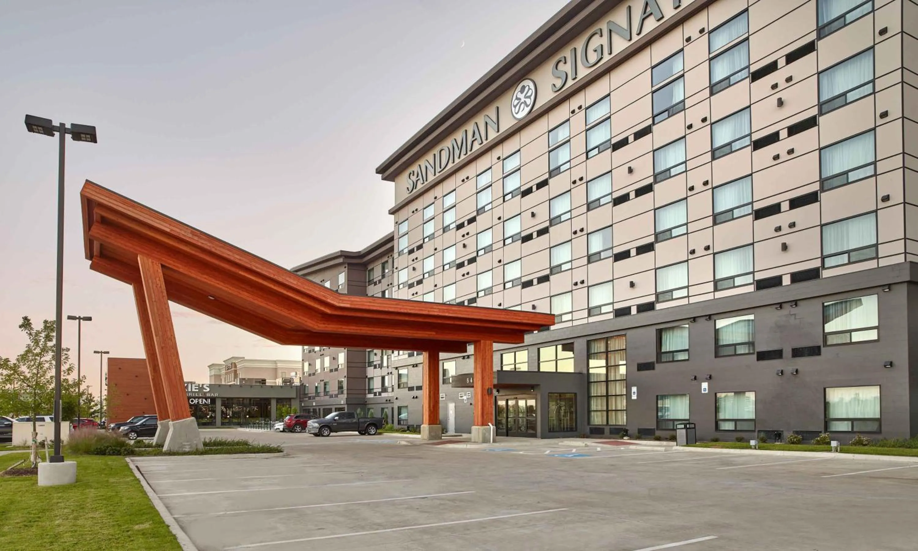 Property building in Sandman Signature Plano-Frisco Hotel