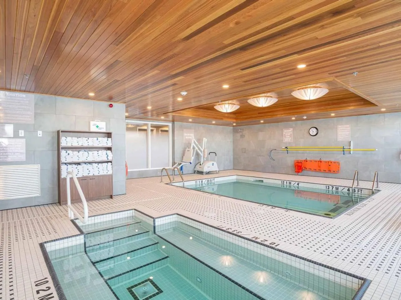 Swimming pool in Sandman Signature Plano-Frisco Hotel