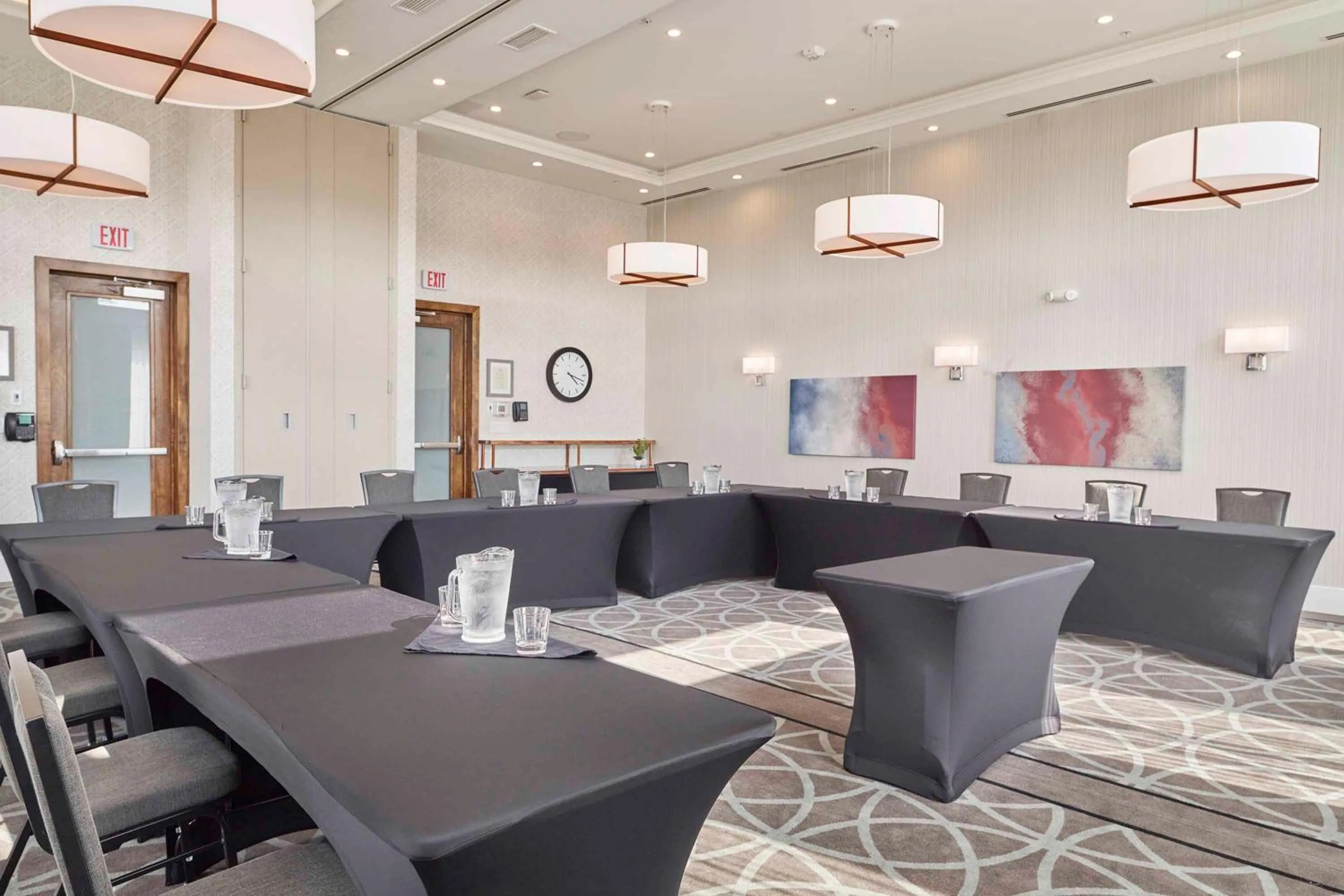 Meeting/conference room in Sandman Signature Plano-Frisco Hotel