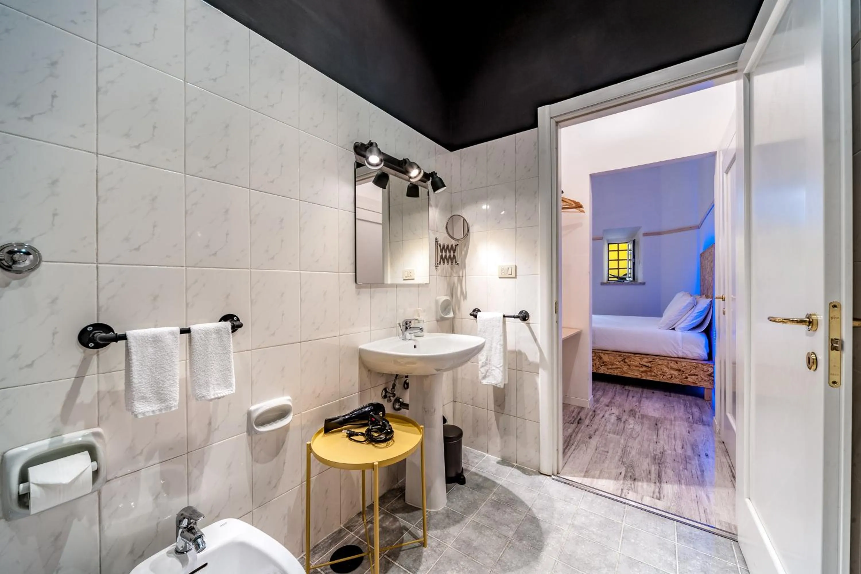 Bathroom, Bed in SmooRoomS Roma Ostiense