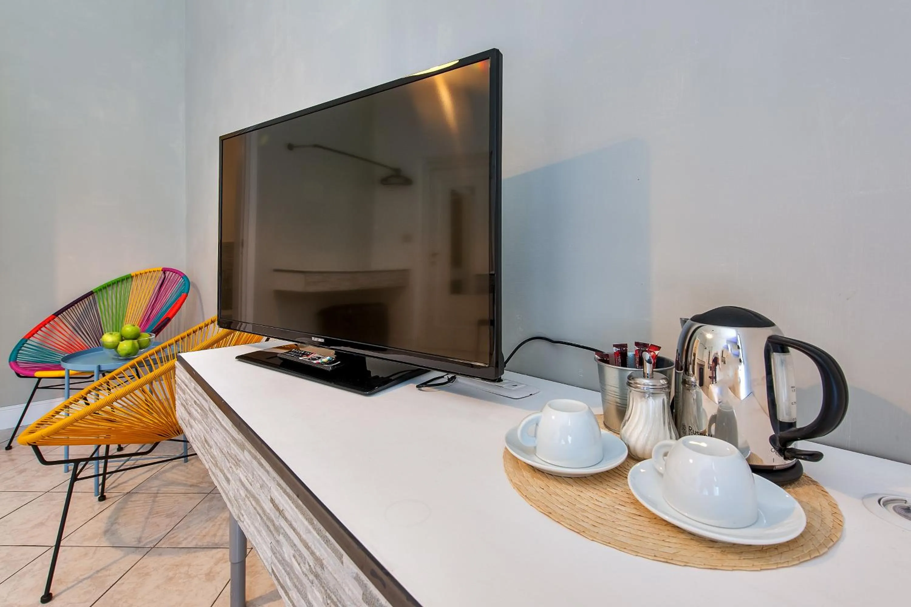 TV and multimedia in SmooRoomS Roma Ostiense