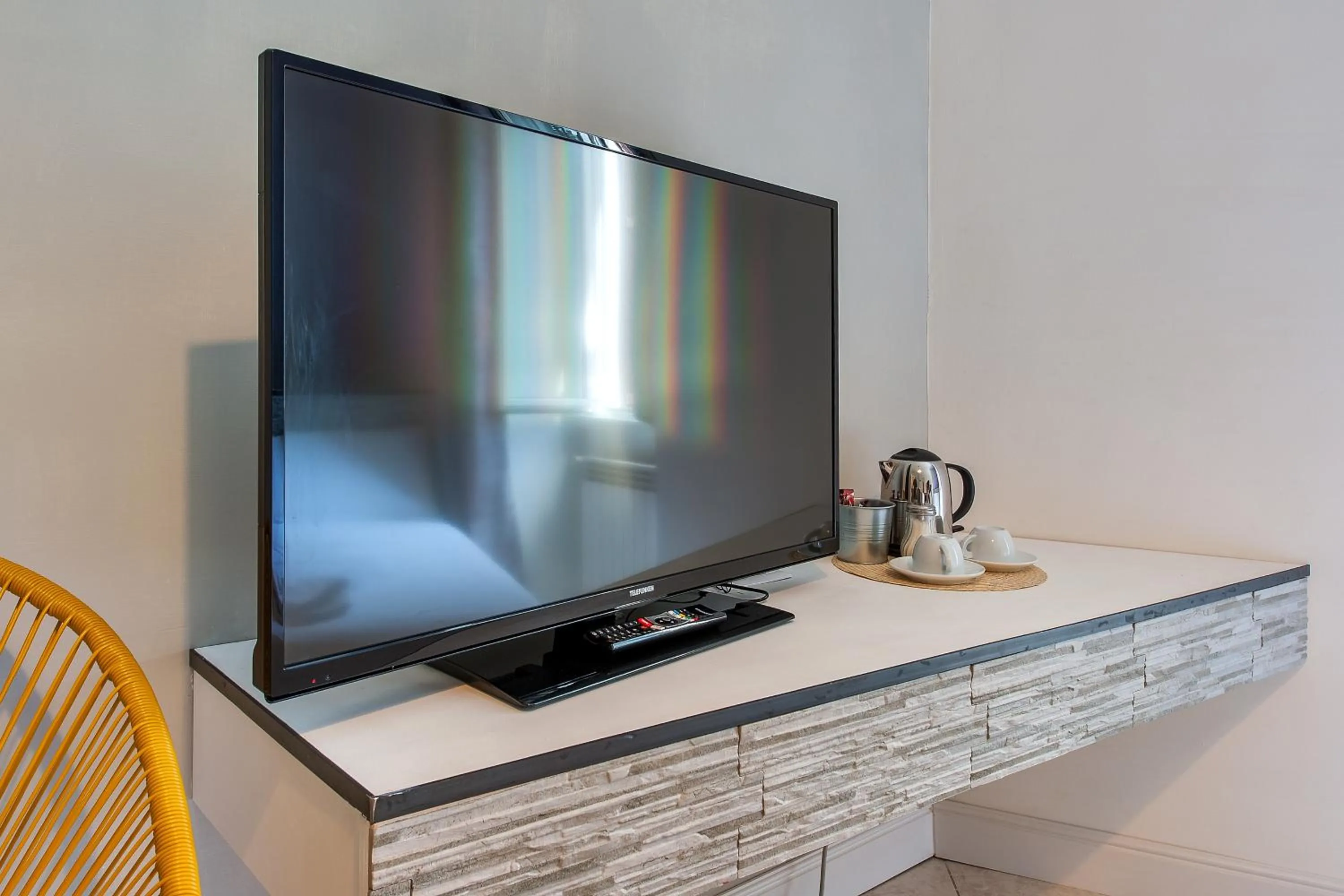 TV and multimedia in SmooRoomS Roma Ostiense