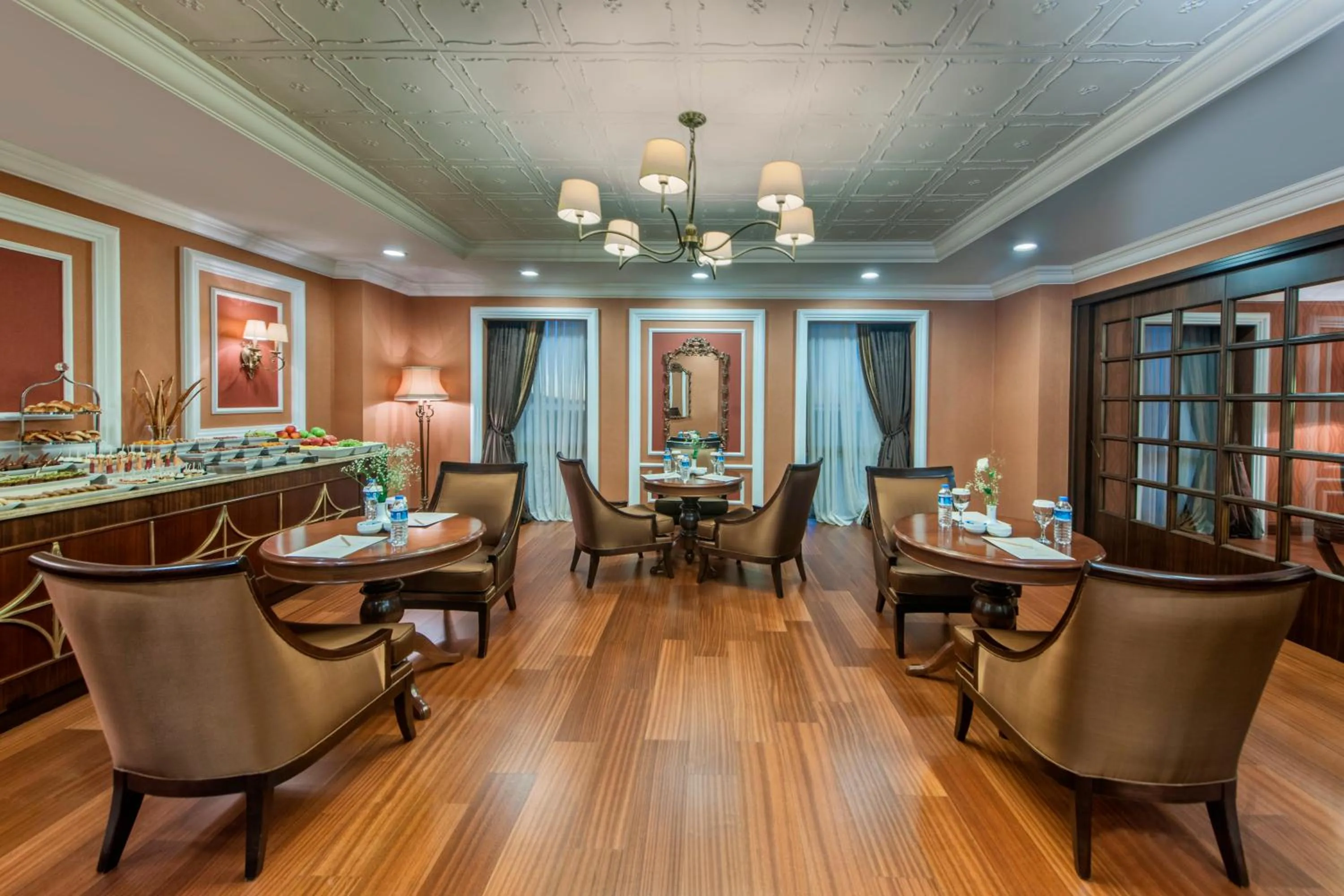 Business facilities in Elite World Van