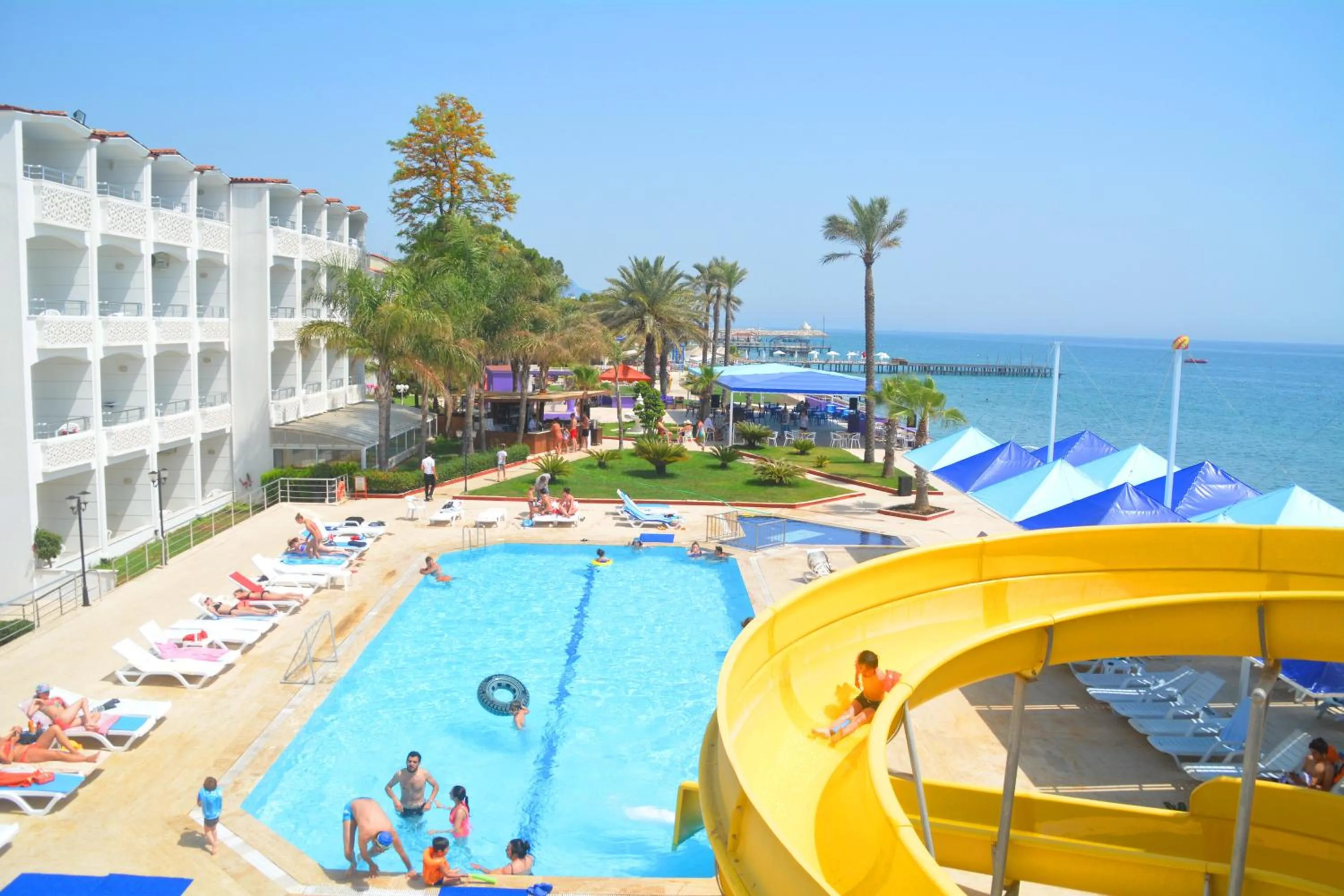 Swimming pool in Club Hotel Rama