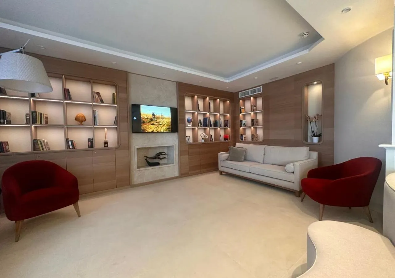 Communal lounge/ TV room in Hotel Europa