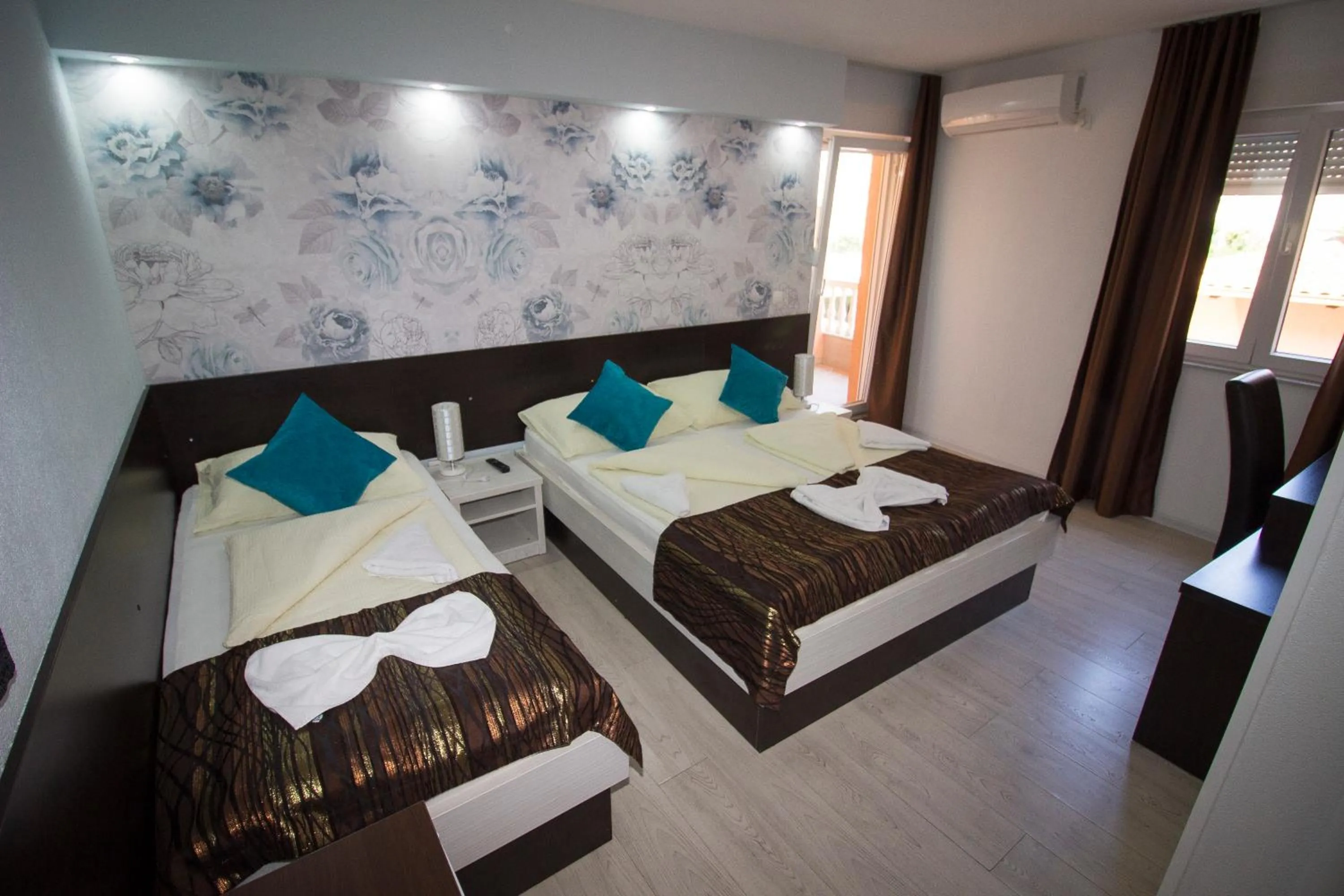 Deluxe Triple Room with Balcony in Hotel Villa Nadin