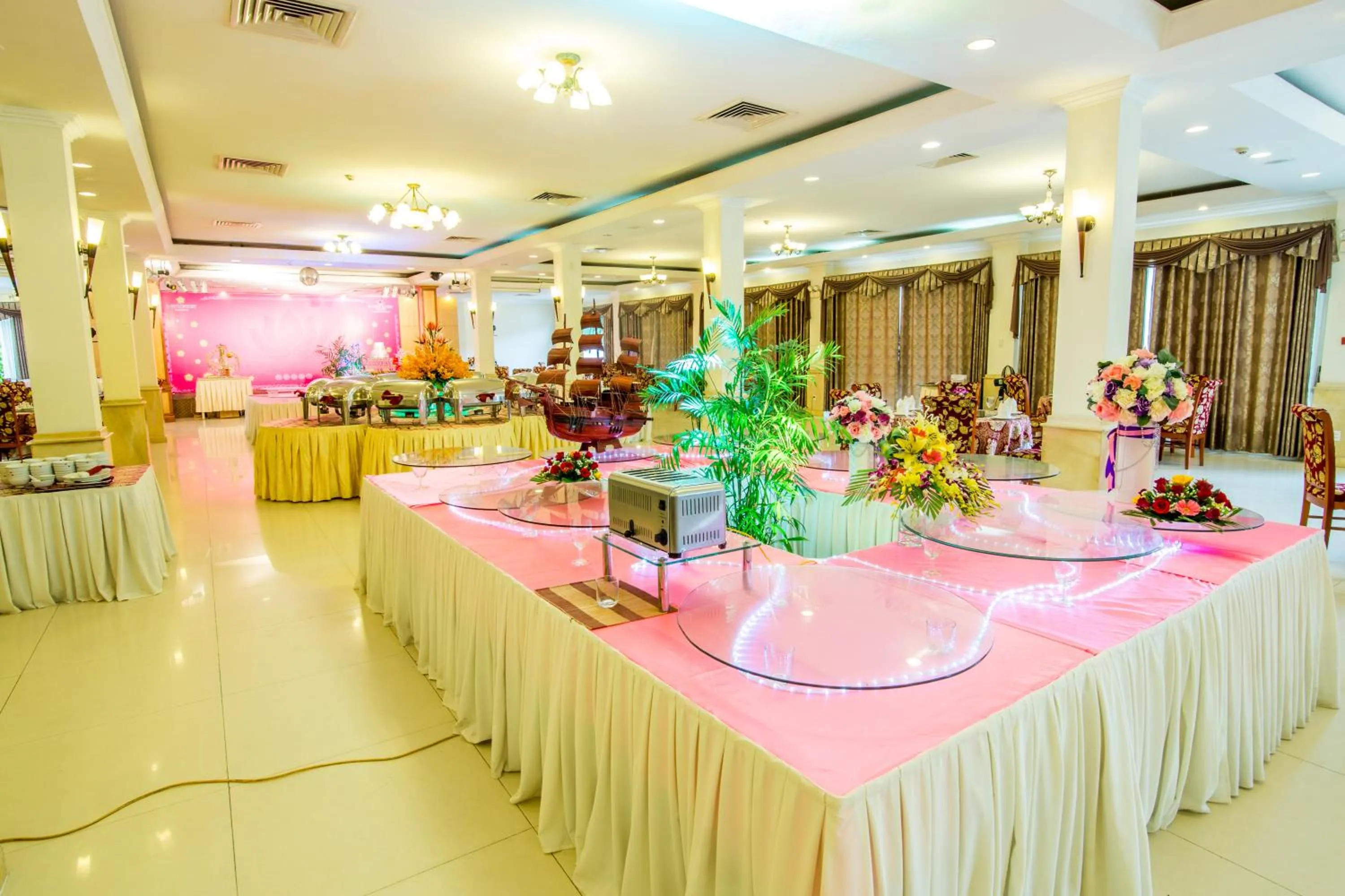 Restaurant/places to eat in Sai Gon Kim Lien Hotel Vinh City