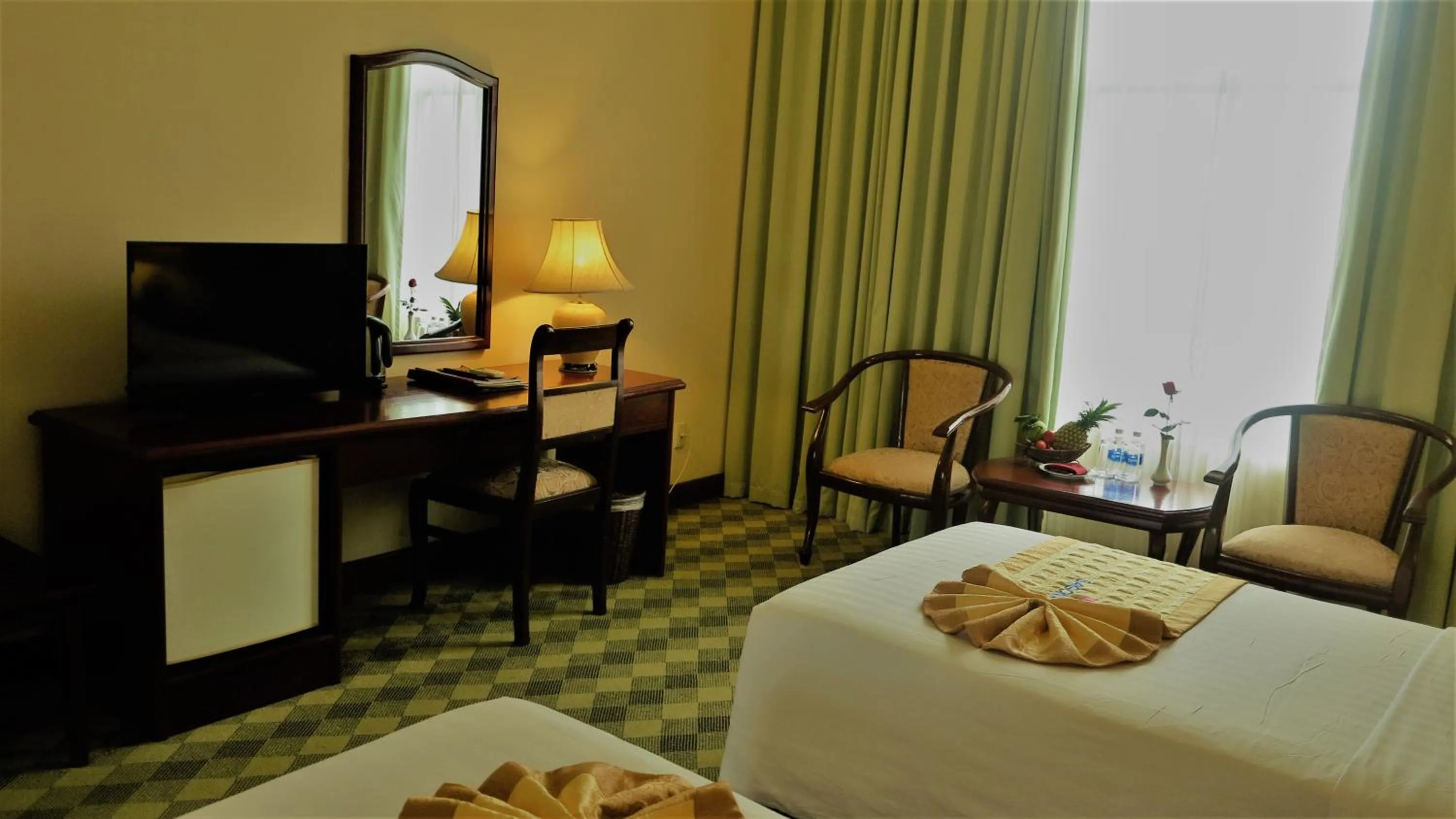 Photo of the whole room, Bed in Sai Gon Kim Lien Hotel Vinh City