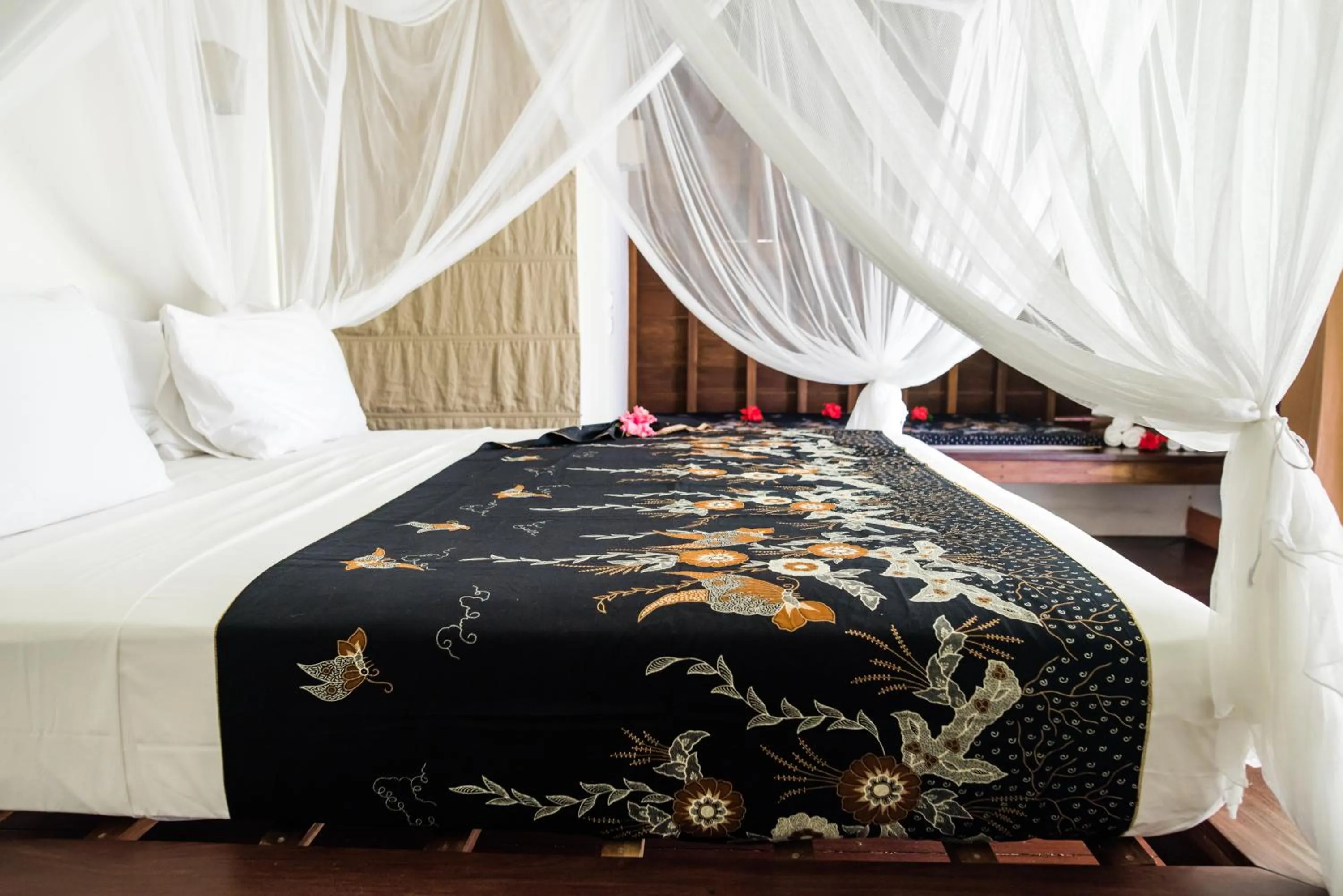 Bed in Koyao Bay Pavilions - Beach Resort and Pool Villas