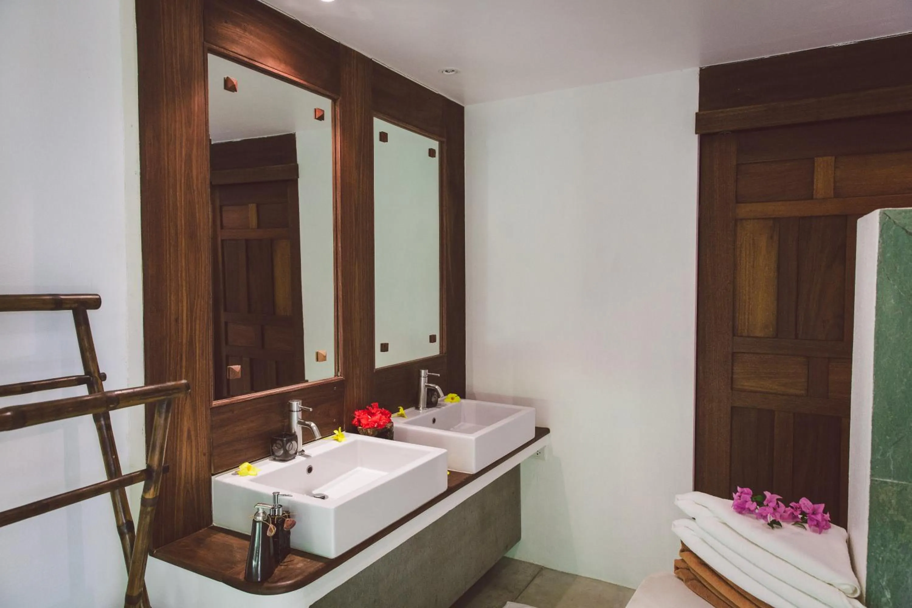 Bathroom in Koyao Bay Pavilions - Beach Resort and Pool Villas