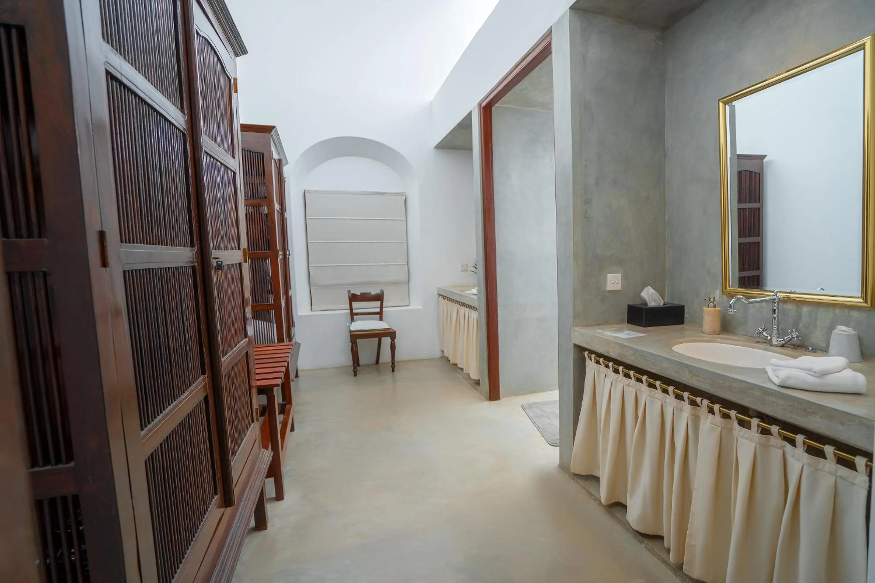 Bathroom in Adigars Manor