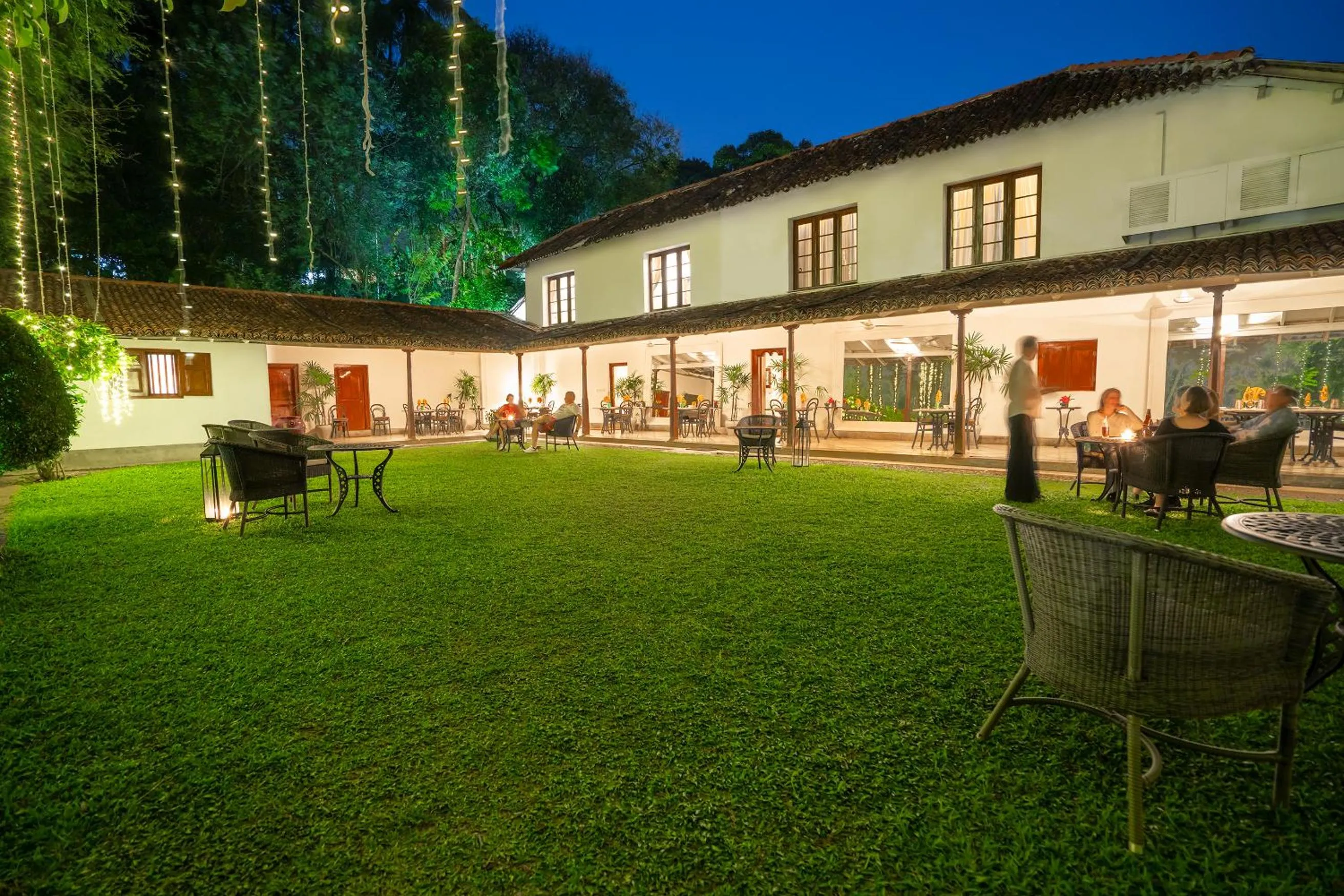 Restaurant/places to eat in Adigars Manor