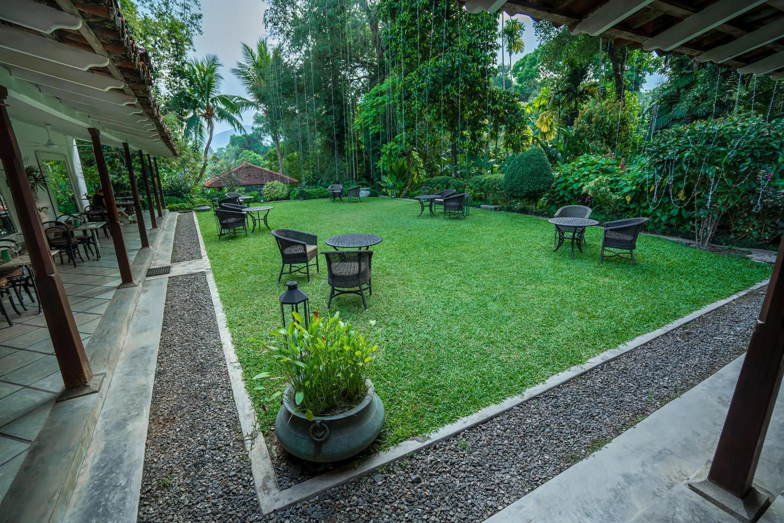 Restaurant/places to eat in Adigars Manor