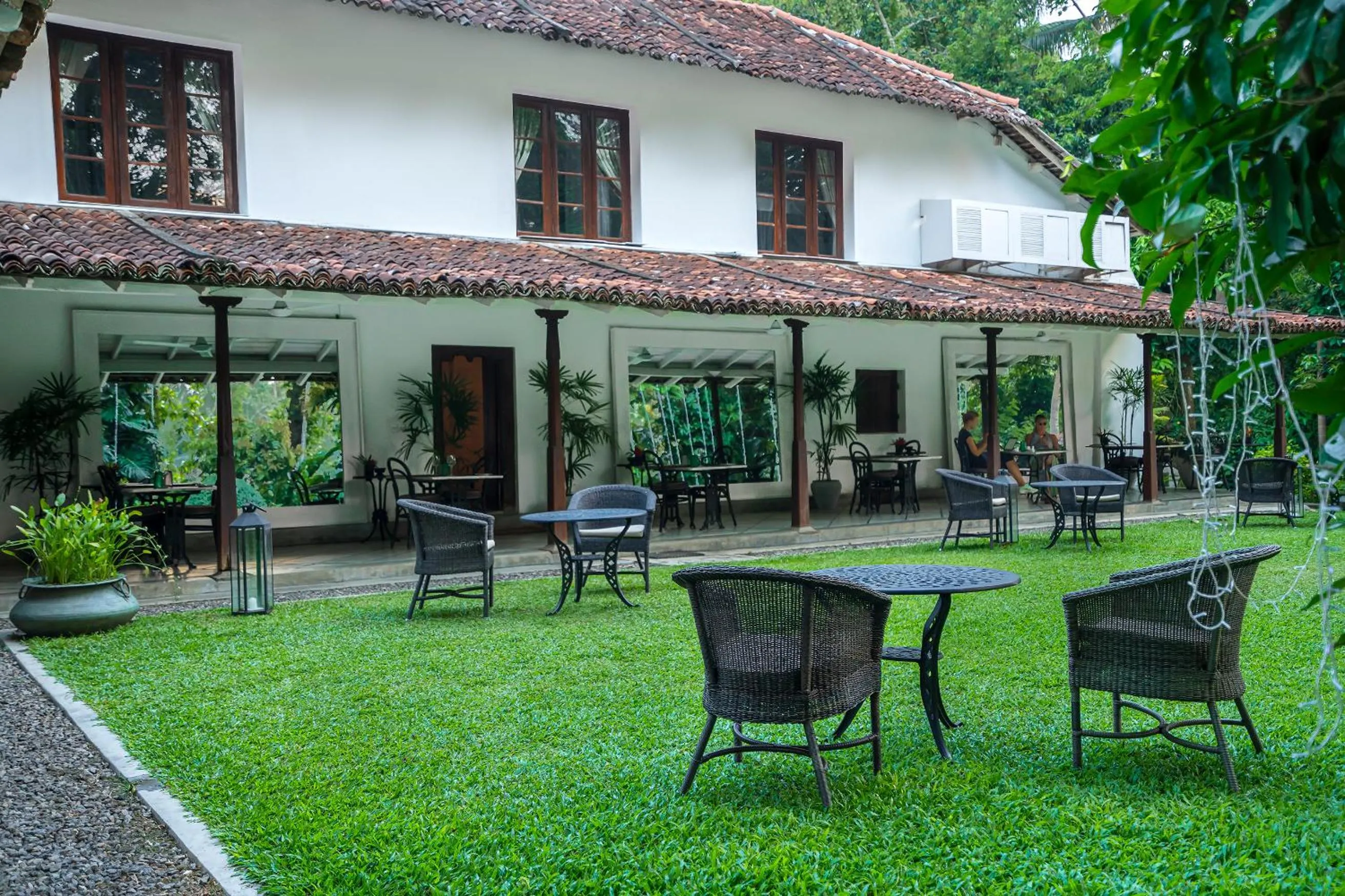 Restaurant/places to eat in Adigars Manor