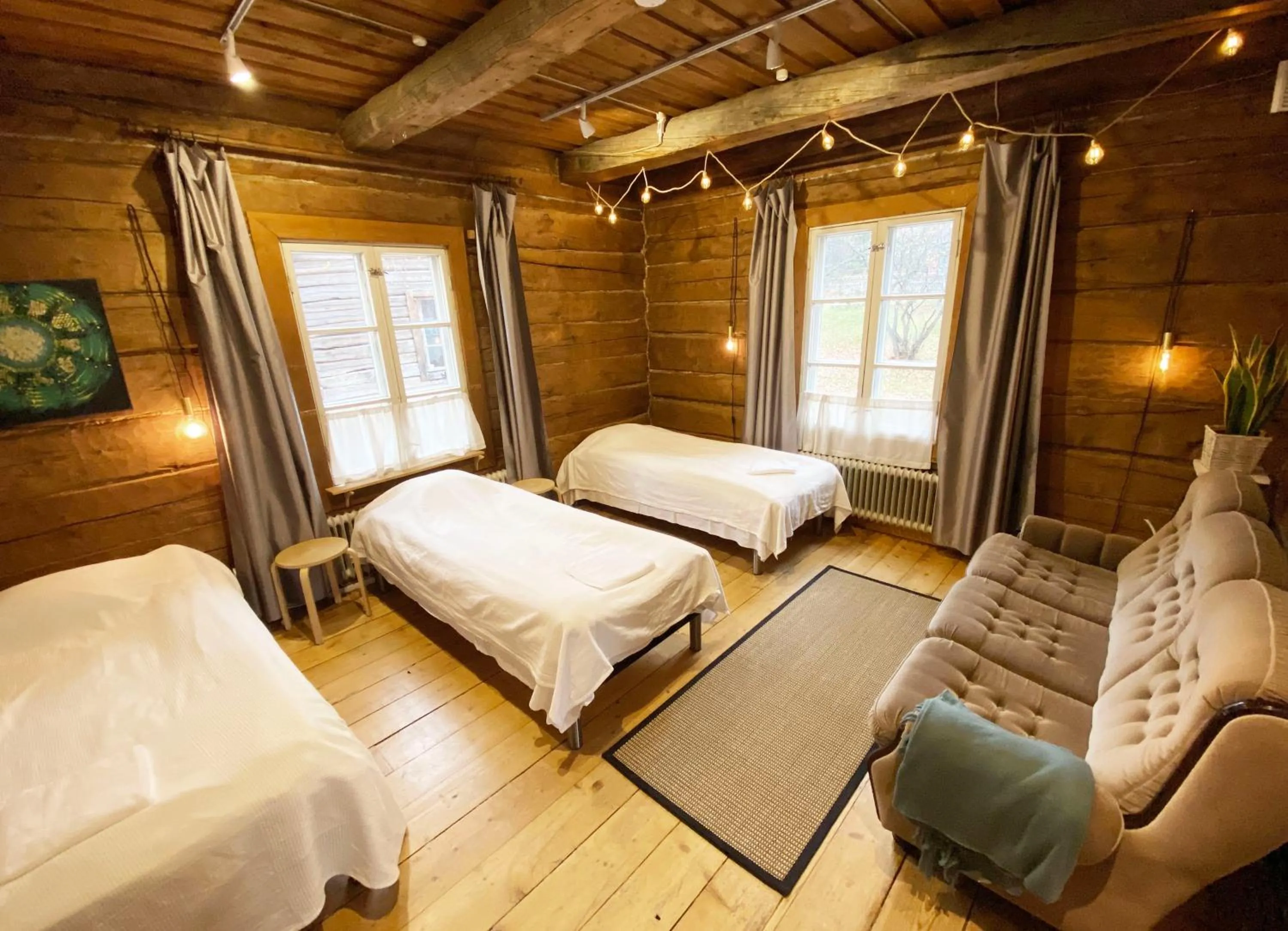 Living room, Bed in LAURI Historical Log House Manor