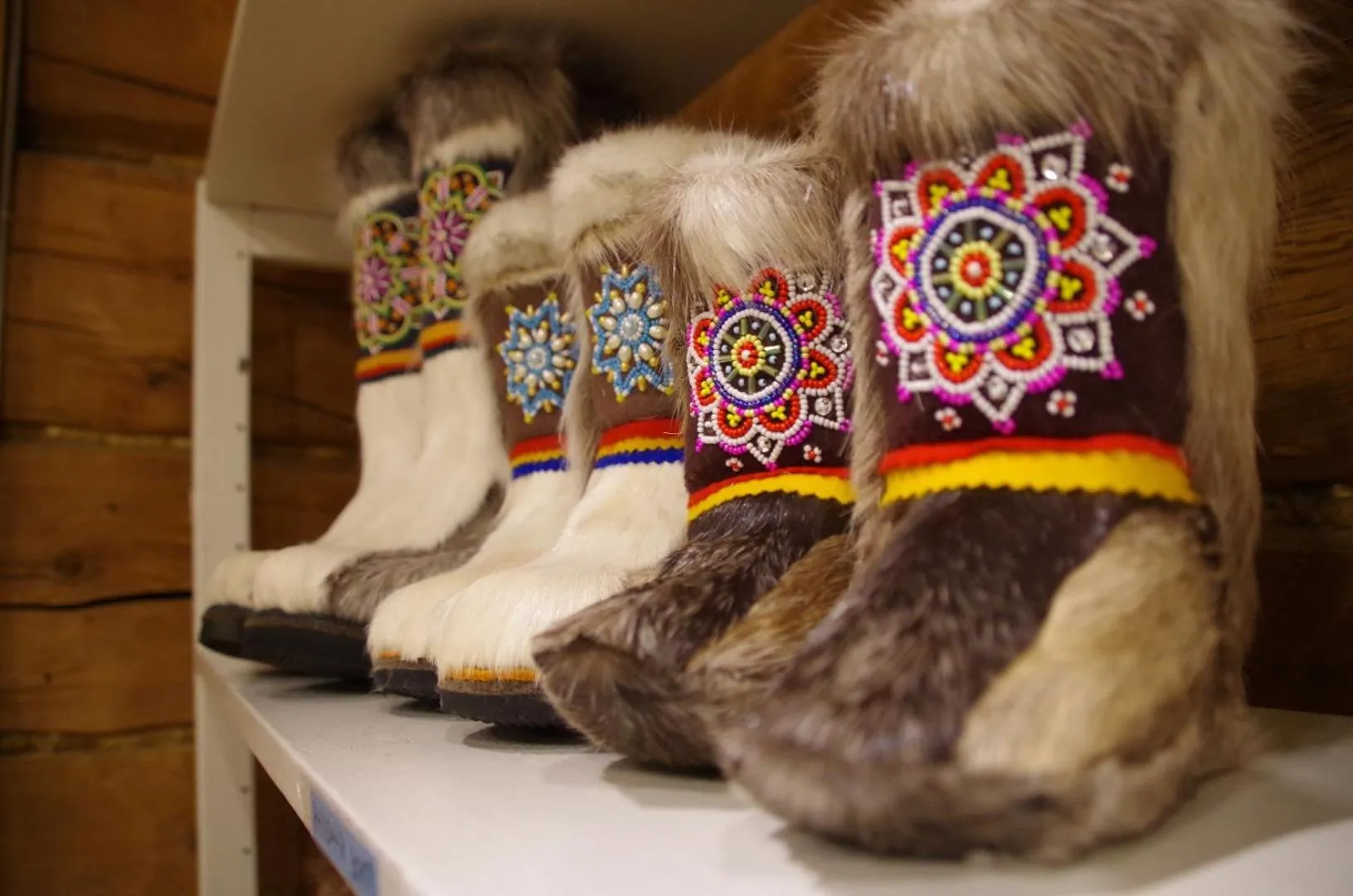 On-site shops in LAURI Historical Log House Manor