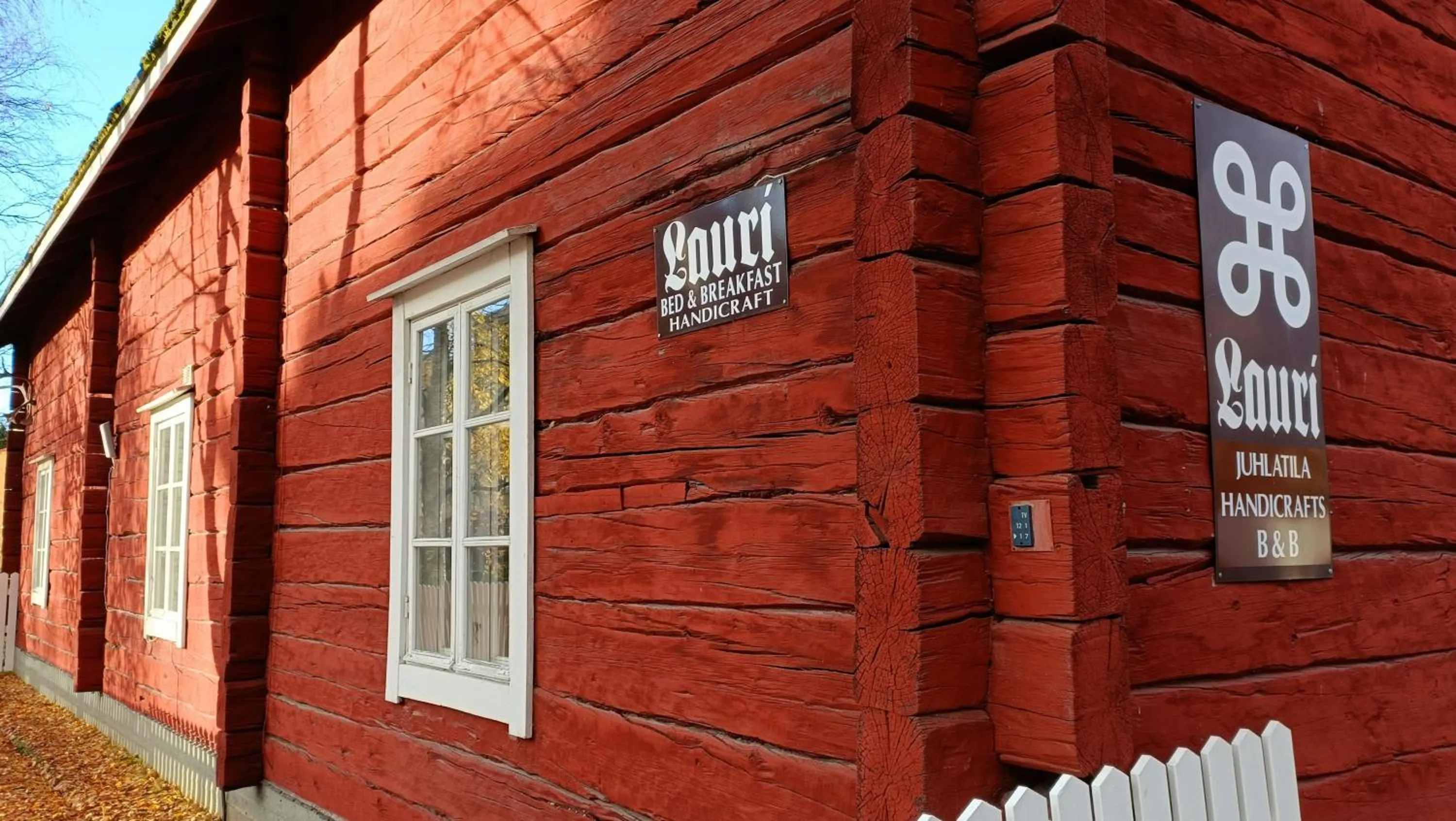 Property building in LAURI Historical Log House Manor