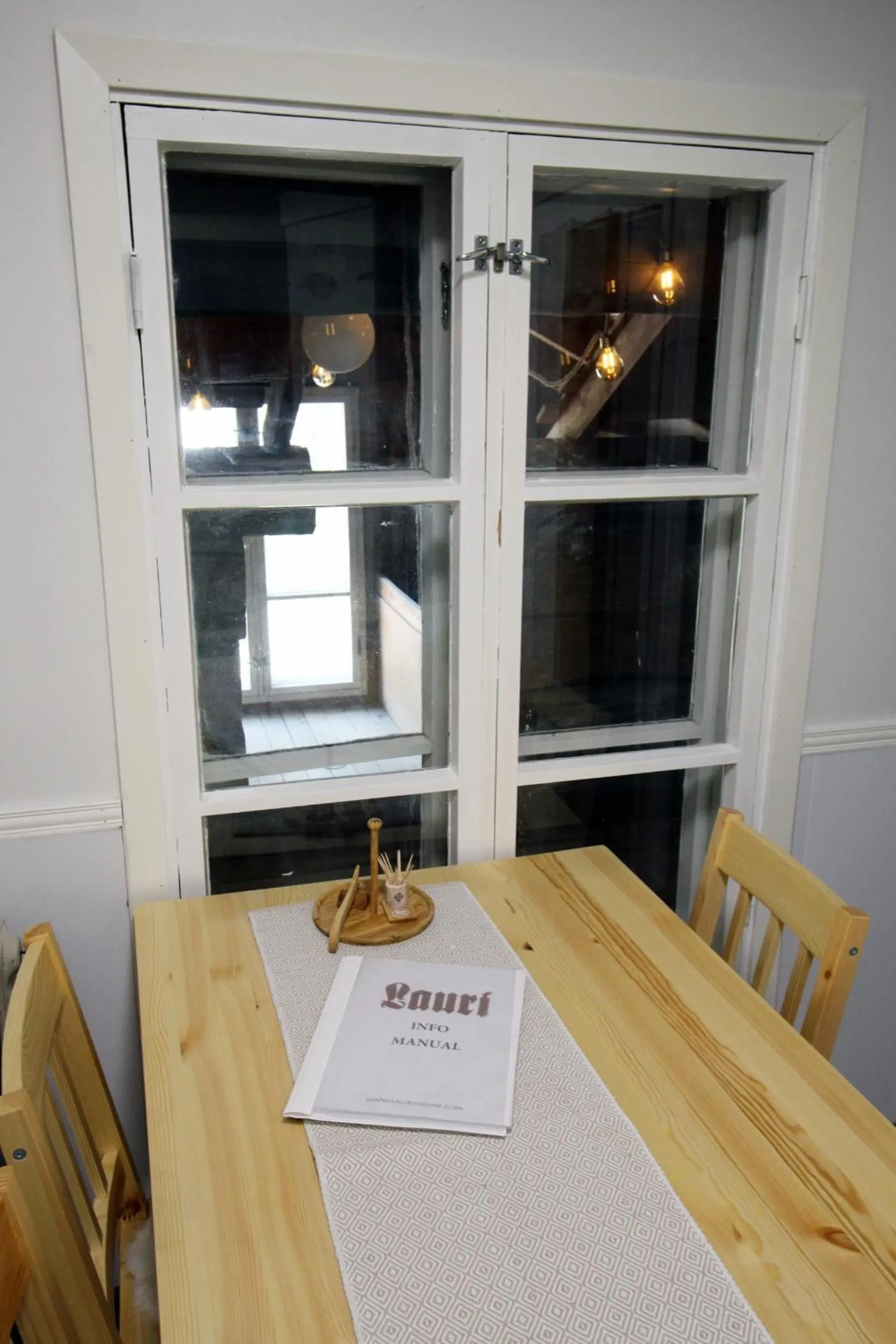 Dining area in LAURI Historical Log House Manor