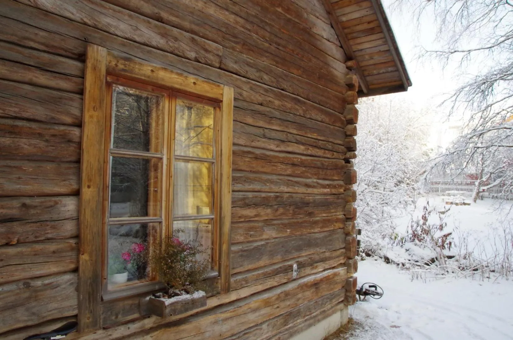 Property building in LAURI Historical Log House Manor