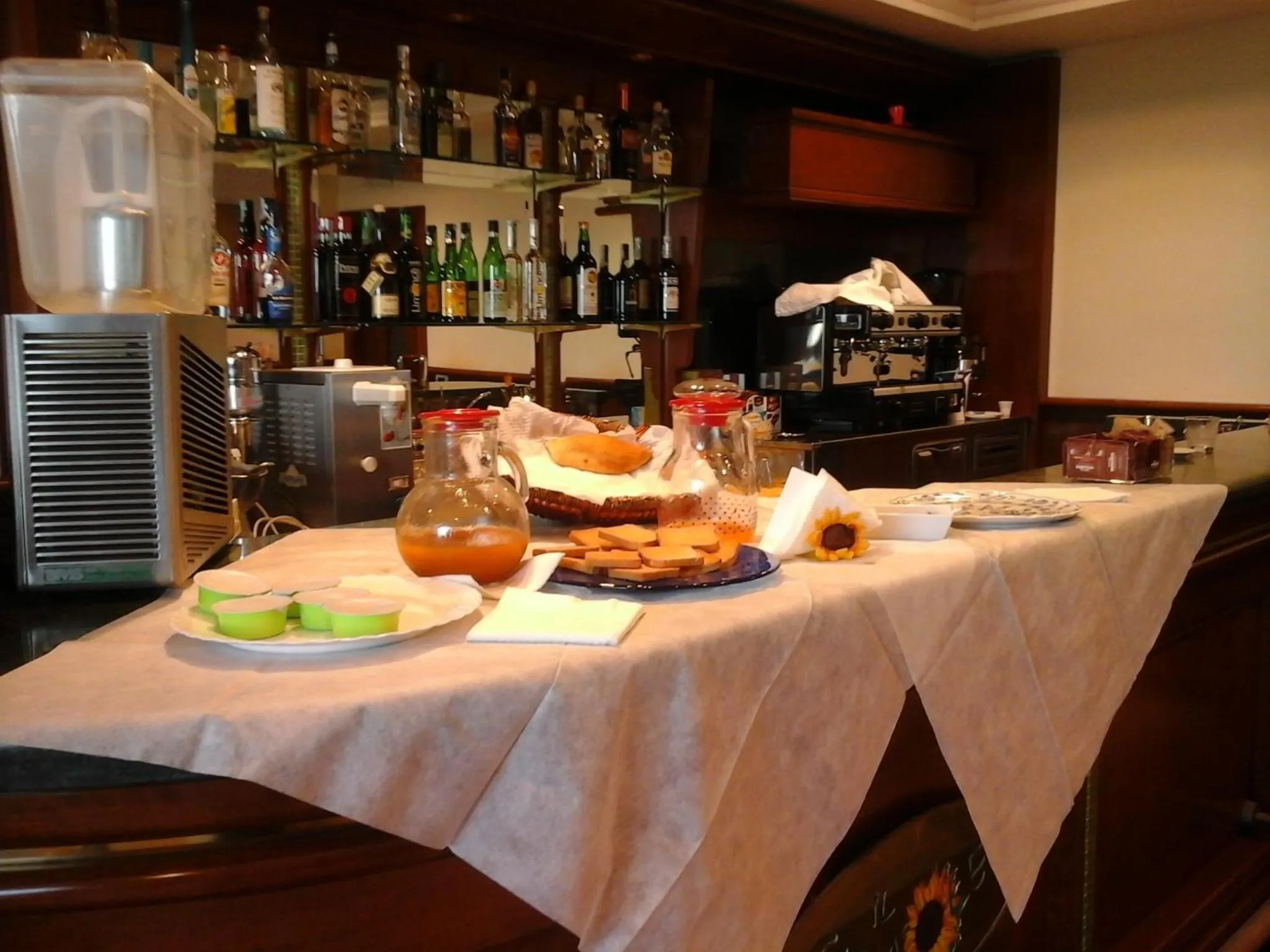 Lounge or bar in Hotel Il Girasole