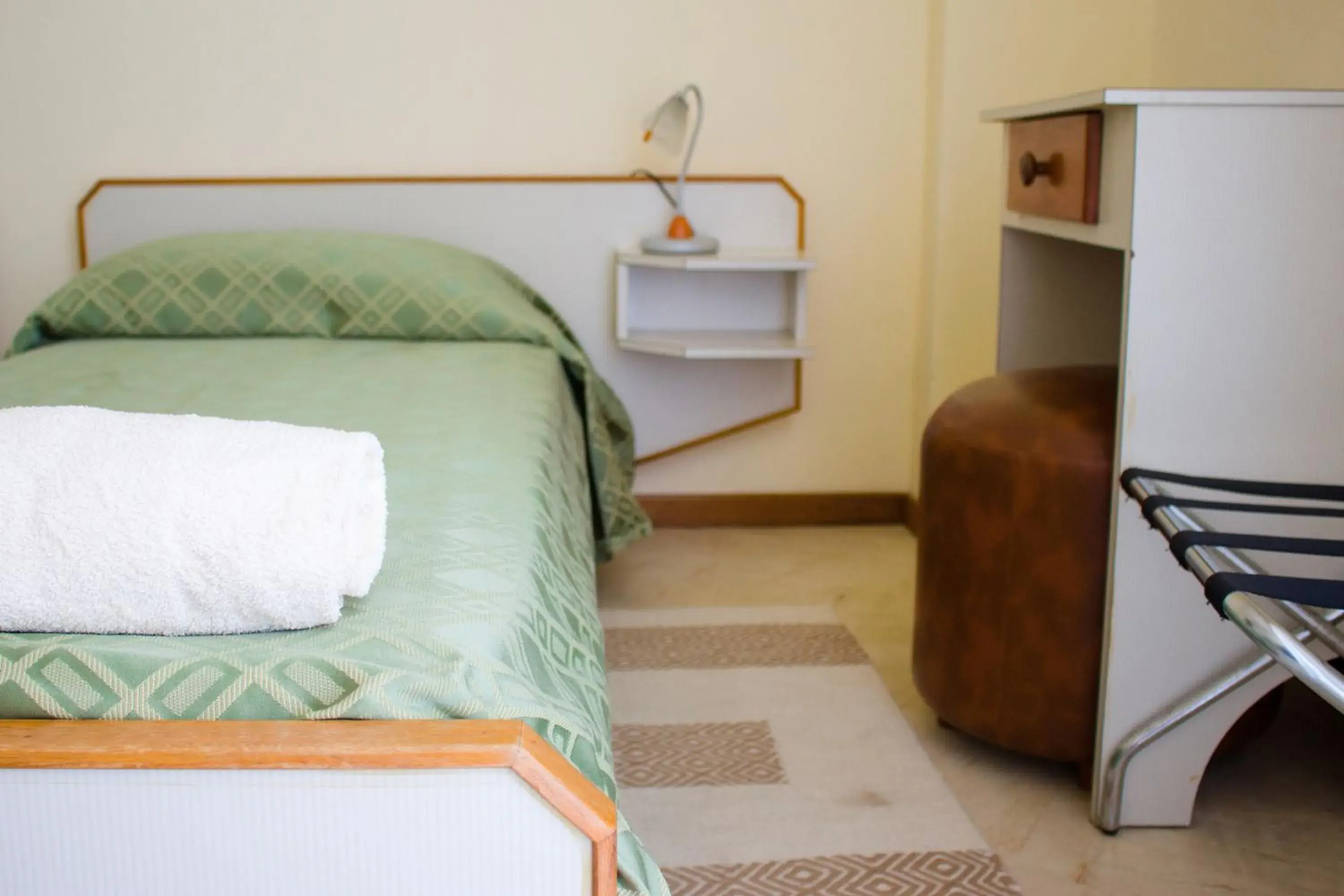 Single Room with Private Bathroom in Hotel Il Girasole Single Room with Private Bathroom in Hotel Il Girasole