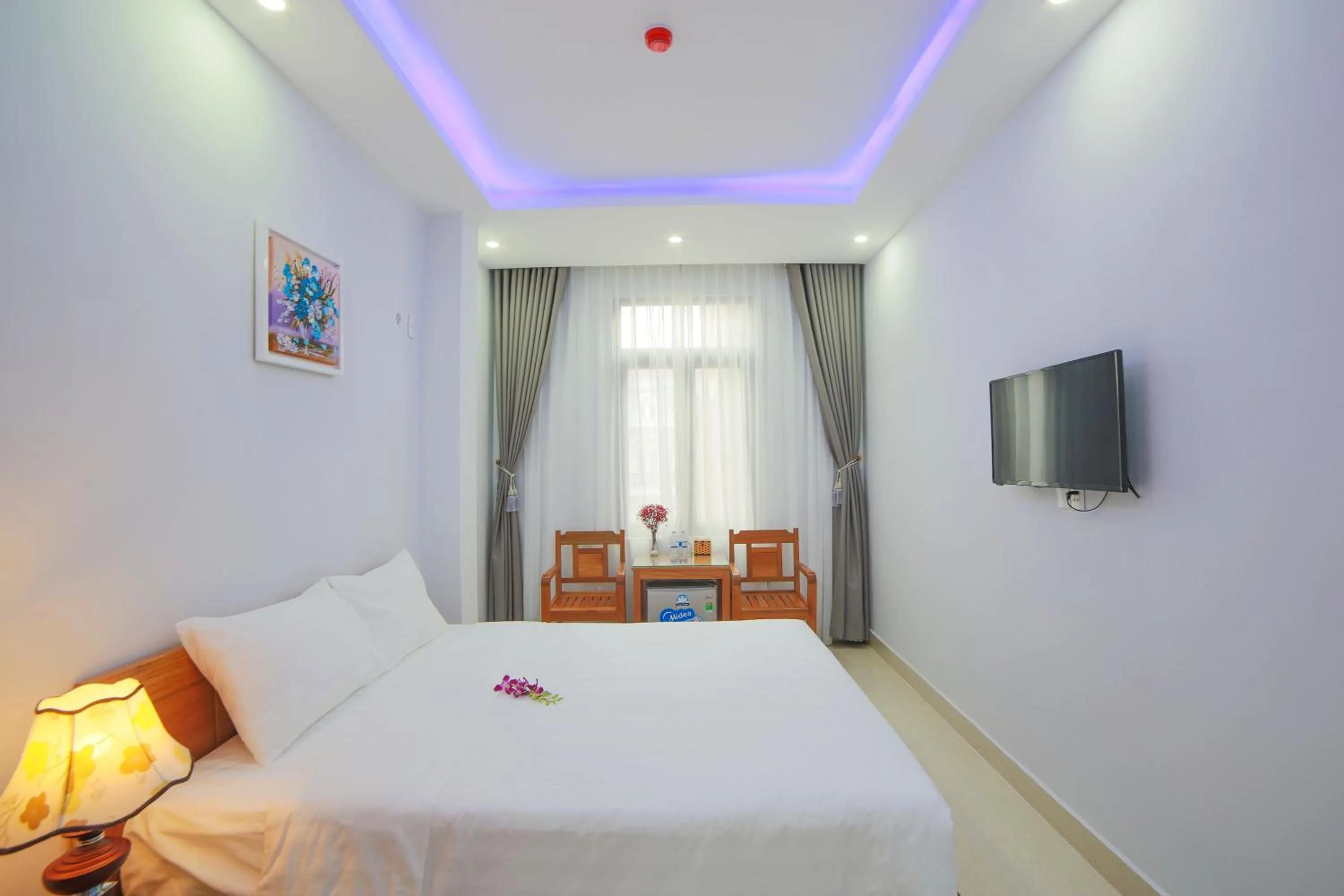 Photo of the whole room, Bed in Summer Beach