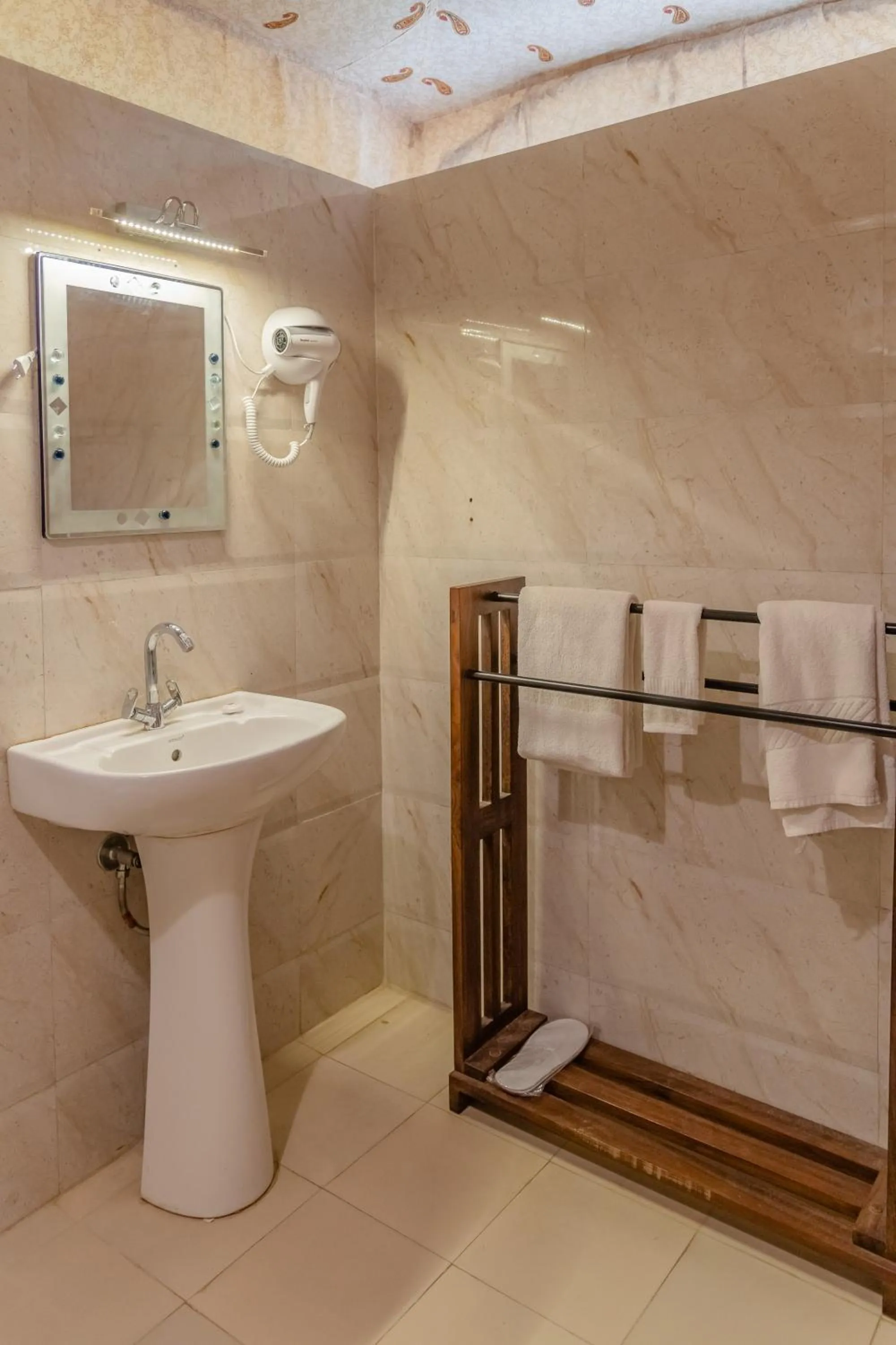 Toilet in Rawai Luxury Tents Pushkar