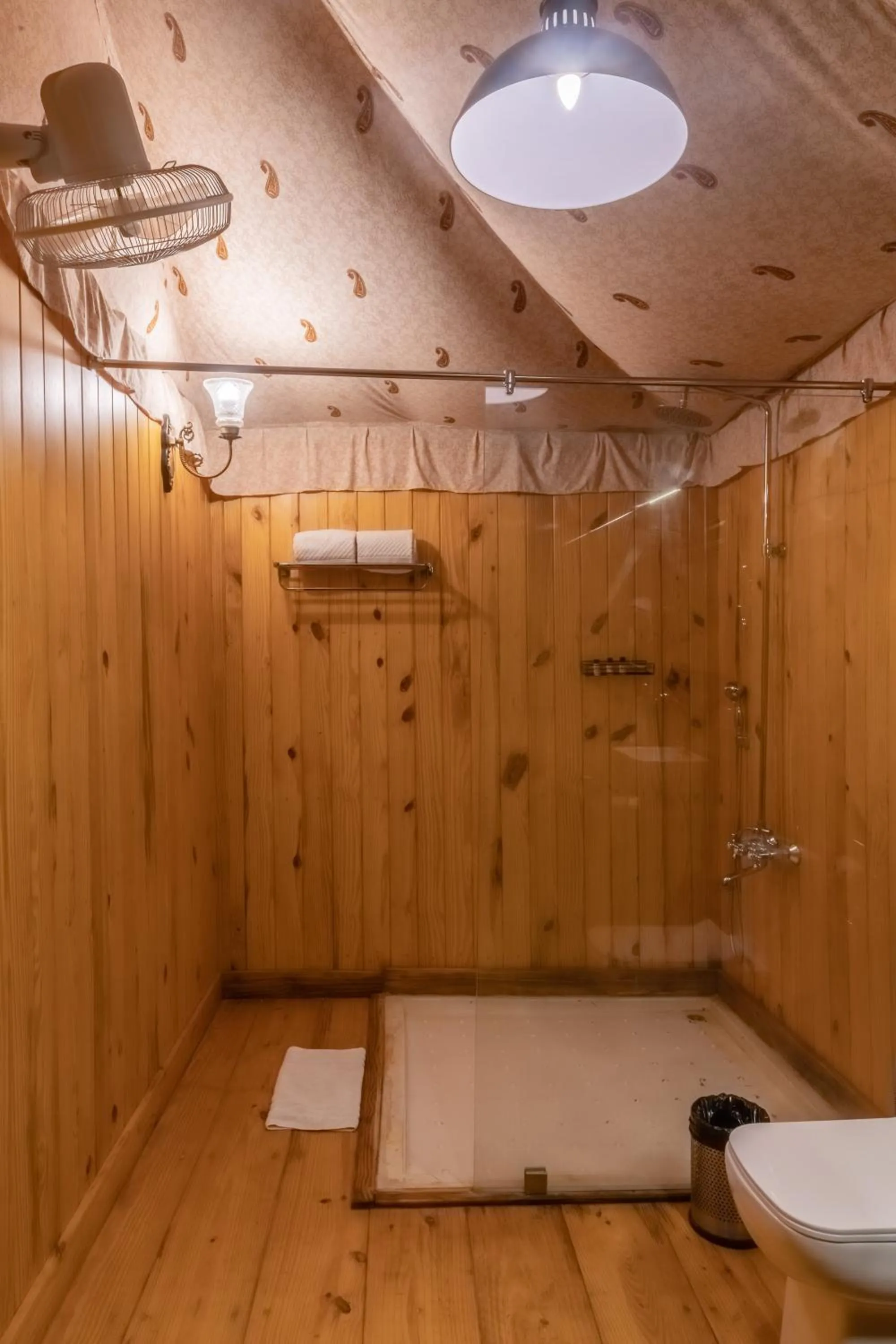 Toilet in Rawai Luxury Tents Pushkar