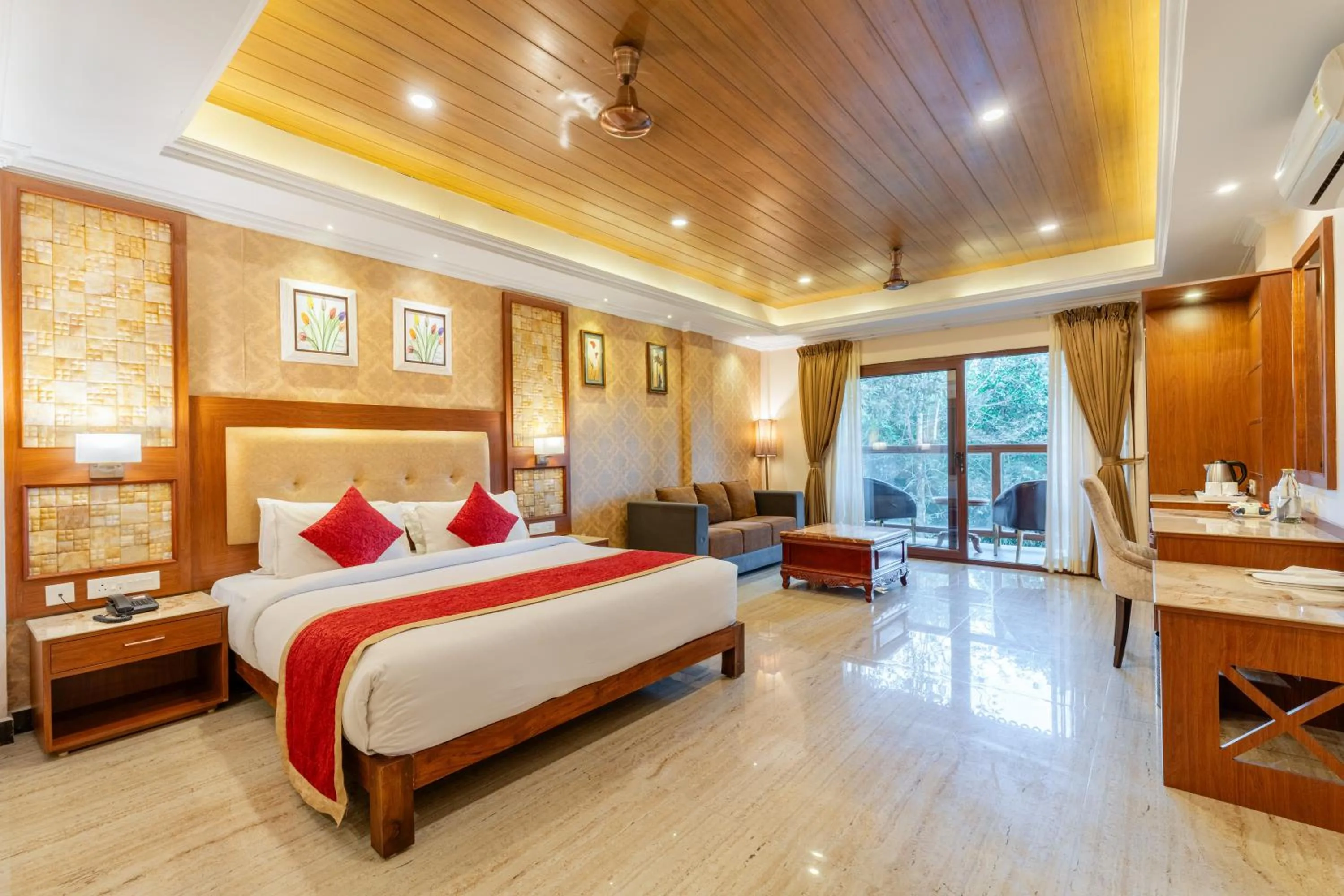 Bed in Crown Valley Thekkady