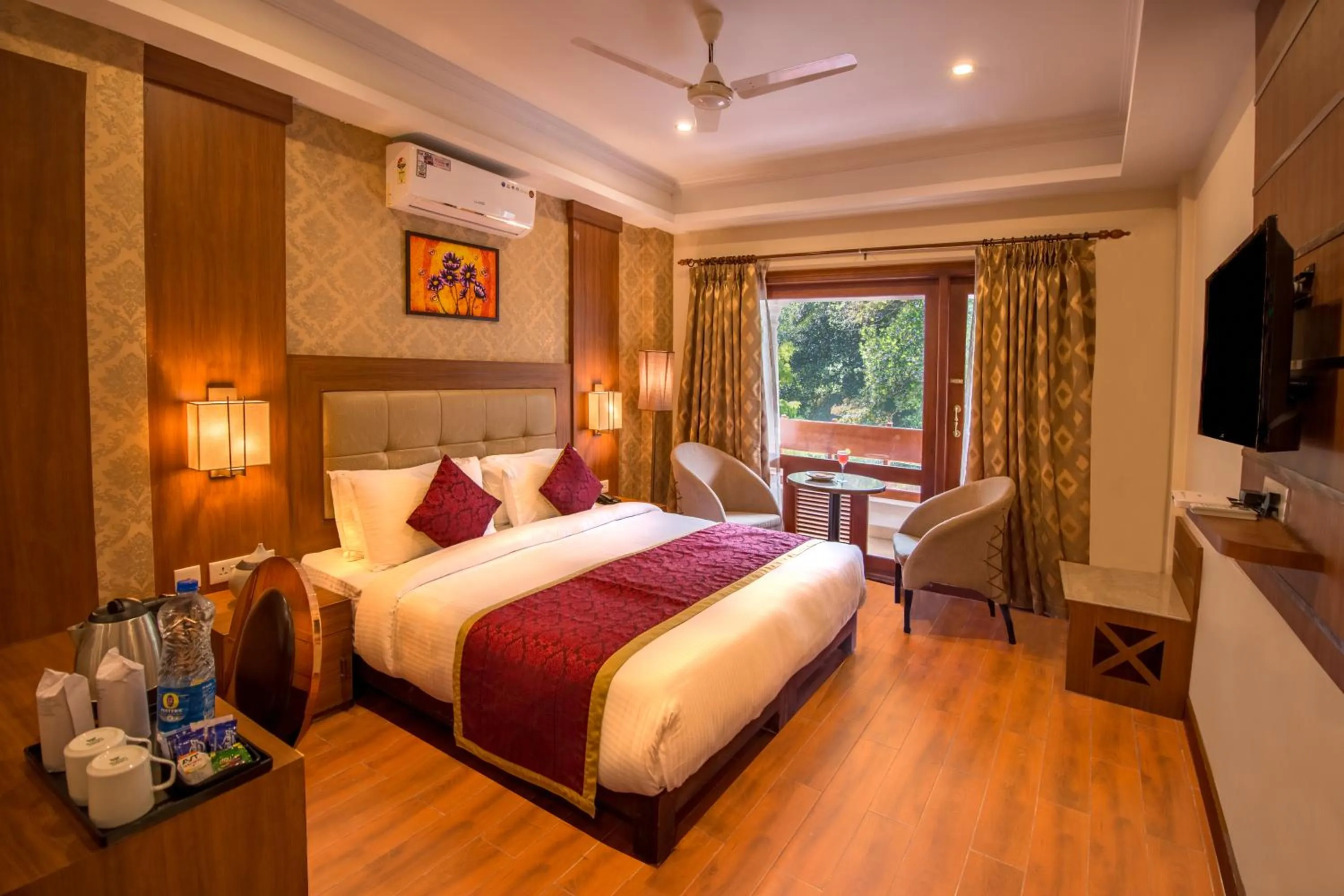 Bedroom, Bed in Crown Valley Thekkady