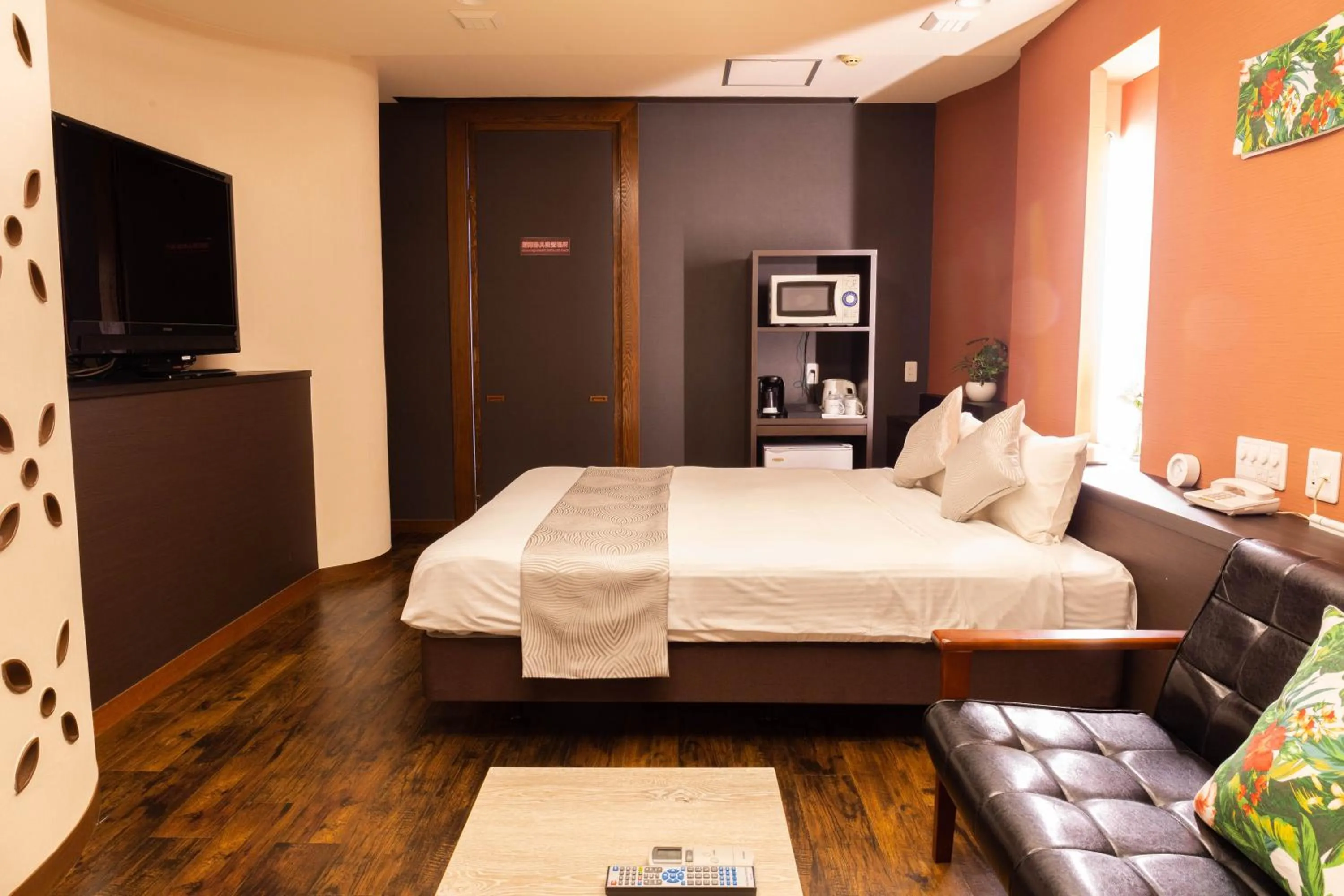 Bedroom, Bed in Nami No Ue Crystal Hotel