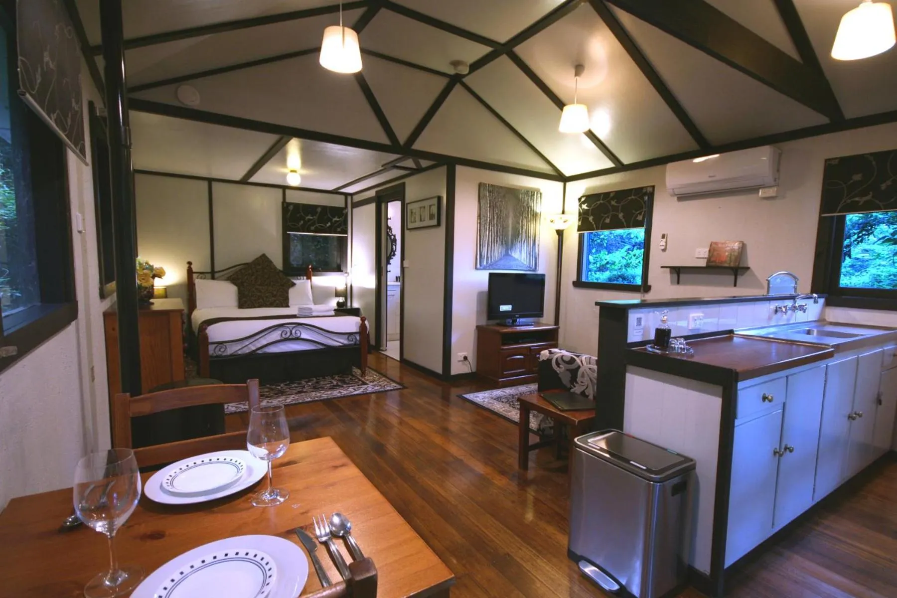 Kitchen or kitchenette in Tudor Cottages