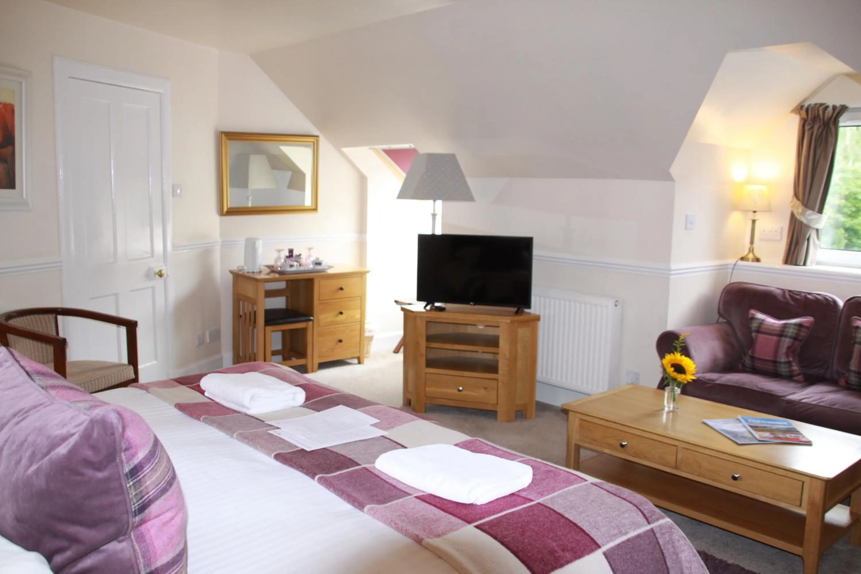 Bedroom, Bed in The Inn on the Tay