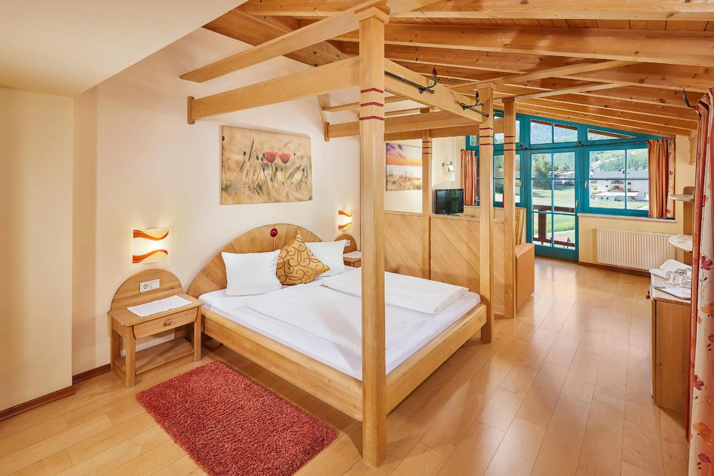 Photo of the whole room, Bed in Hotel Sunny Sölden