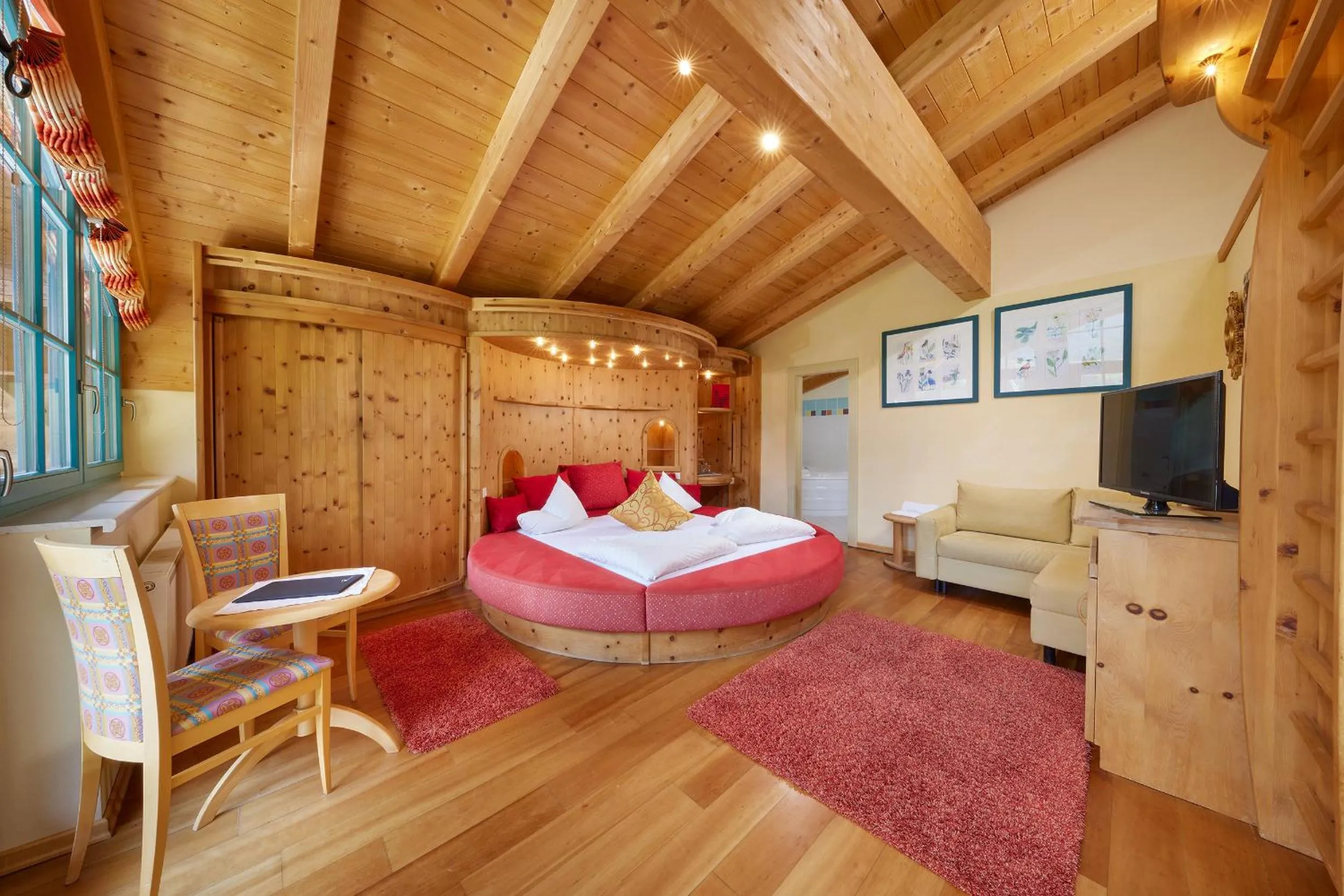 Photo of the whole room, Bed in Hotel Sunny Sölden